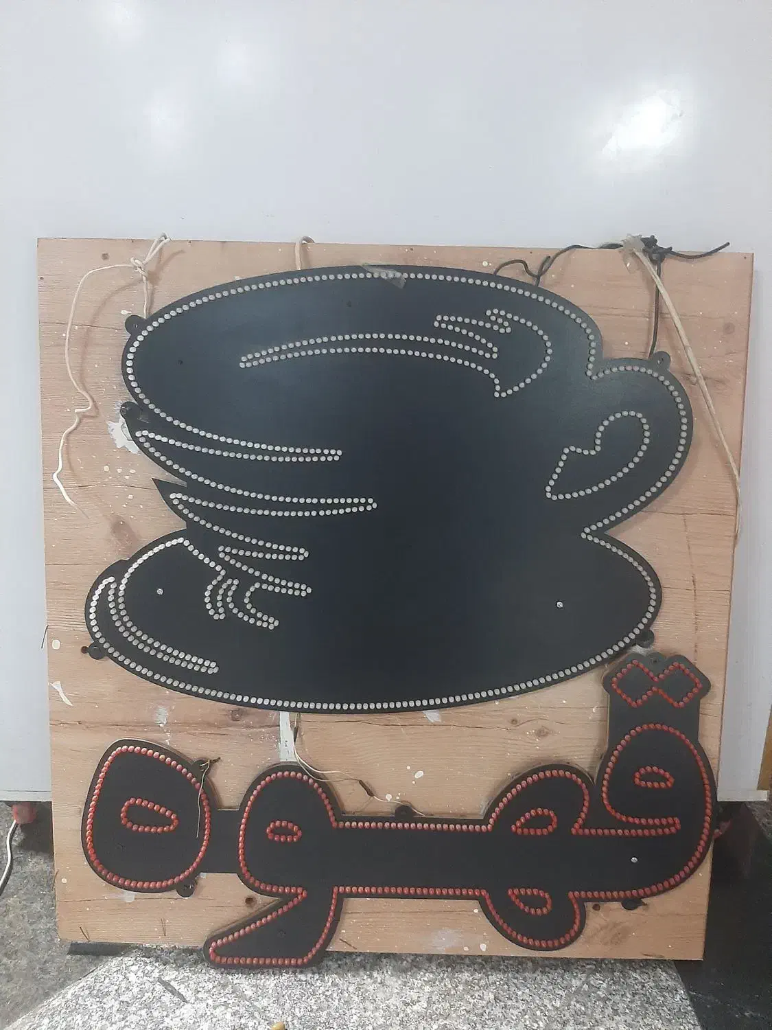 پر نور و بزرگ  فیروزه ای +قرمز|ریسه و چراغ تزئینی|اندیشه, اندیشه فاز ۱|دیوار