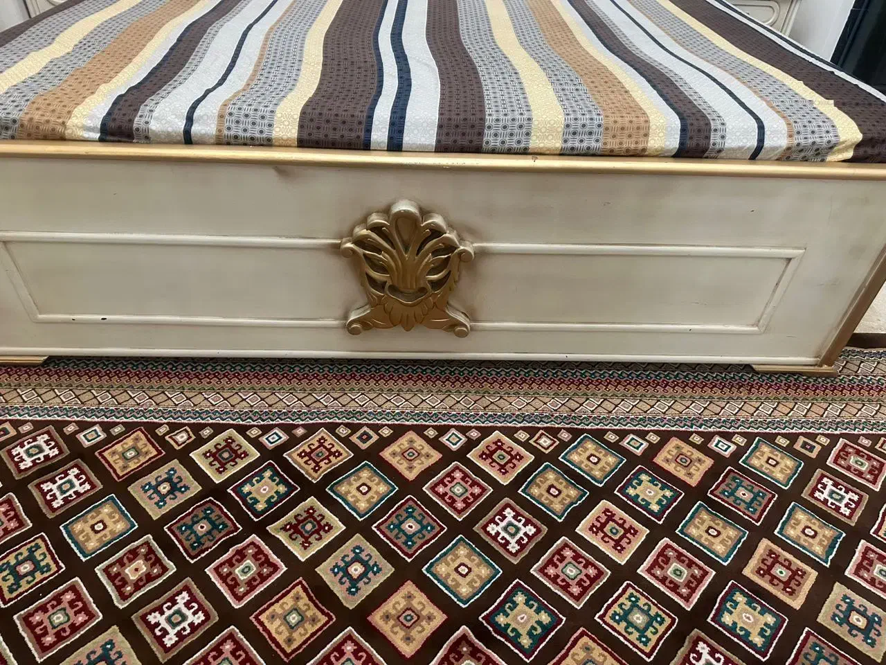 سرویس خواب|تخت و سرویس خواب|تهران, جوانمردان (اندیشه)|دیوار