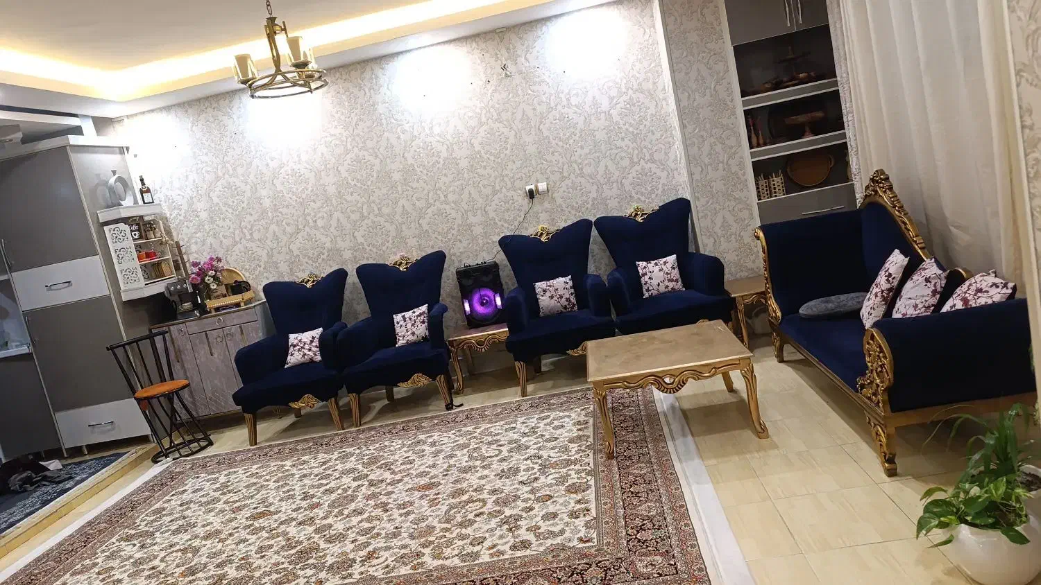 مبل سلطنتی راحتی با میز وعسلی|مبلمان خانگی و میز عسلی|فولادشهر, C4|دیوار