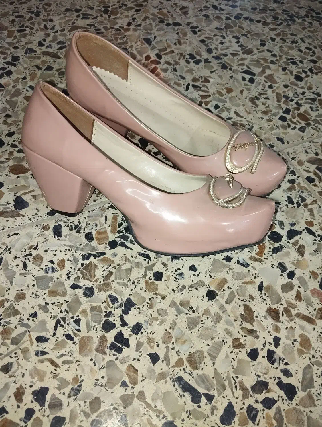 کفش مجلسی|کیف، کفش، کمربند|گتوند, |دیوار