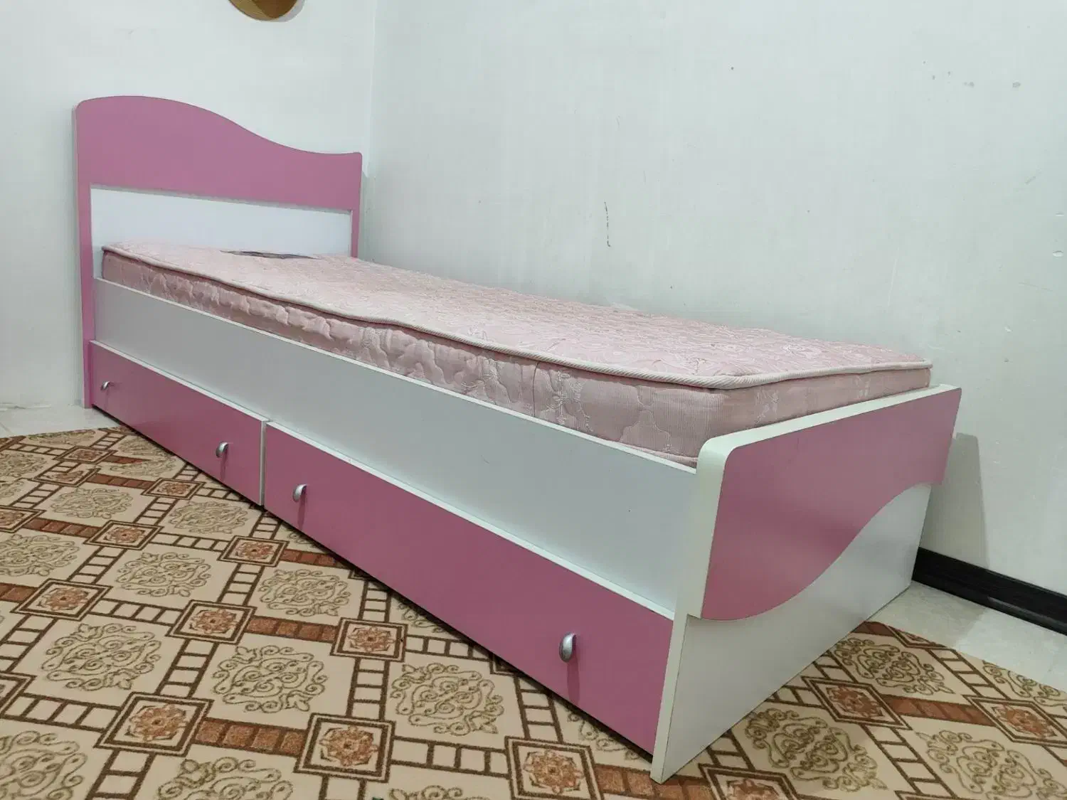 تخت|تخت و سرویس خواب|سهند, |دیوار