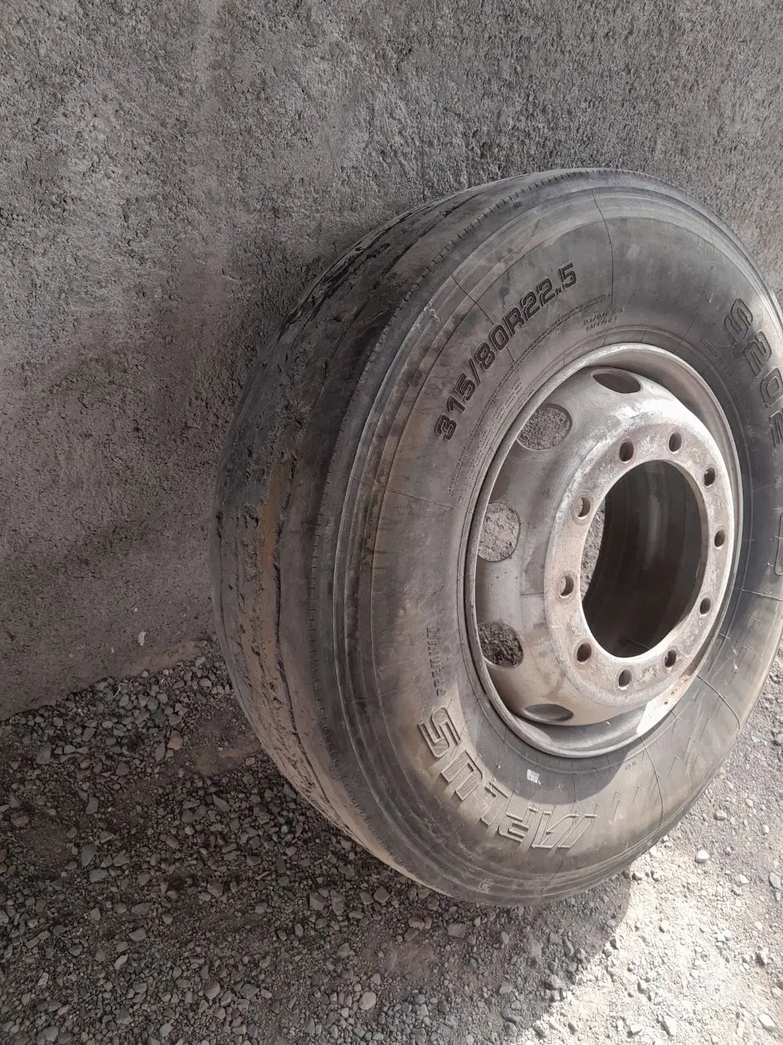 رینگ و لاستیک کشنده فتون|قطعات یدکی و لوازم جانبی|سبزوار, هفت تیر|دیوار