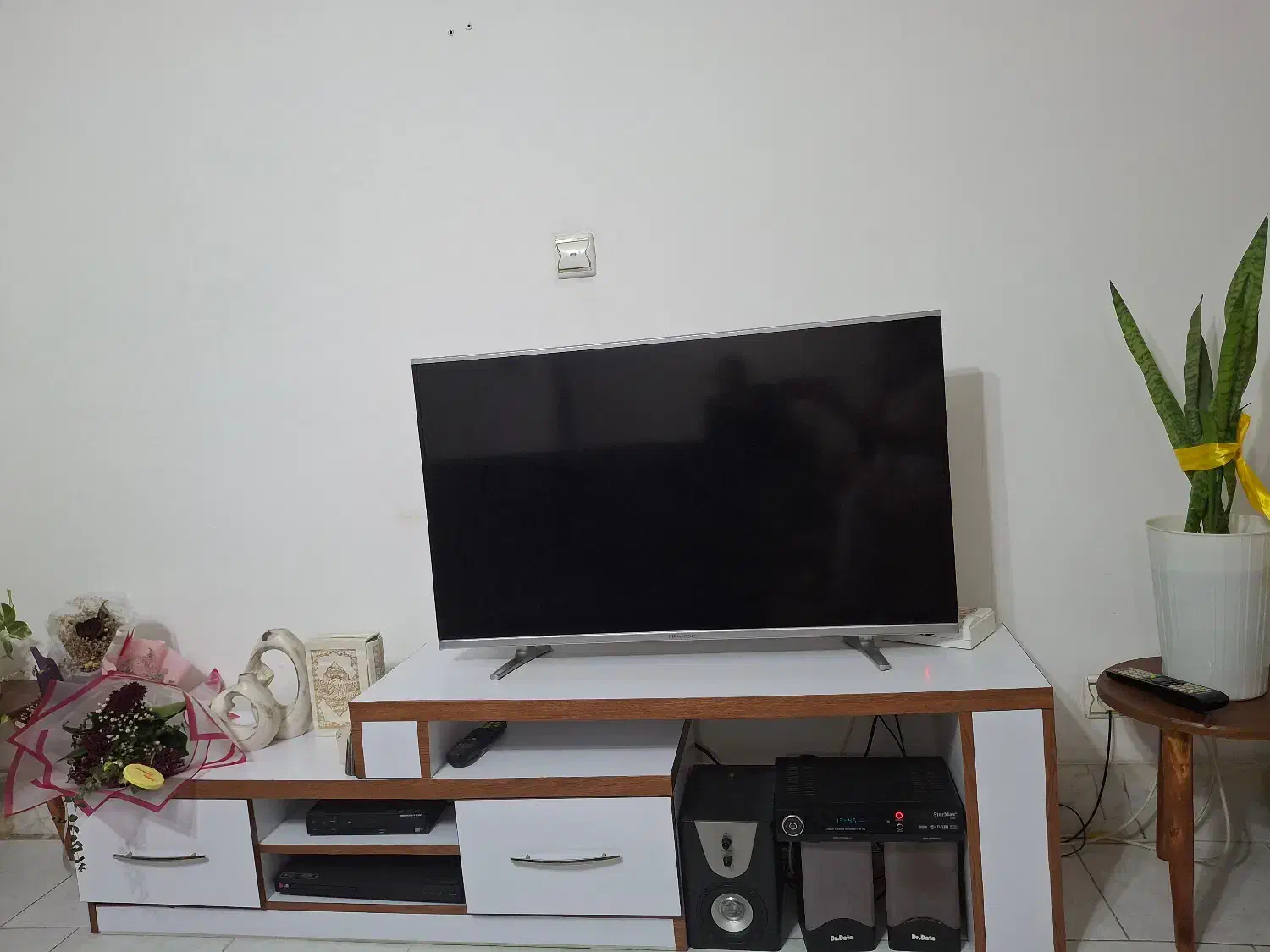 تلوزیون ال ای دی با میز و باند|تلویزیون و پروژکتور|رشت, پیرسرا|دیوار