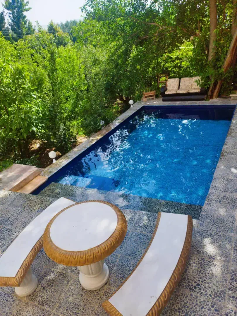 اجاره ویلا در باغبهادران باغ بهادران باغبادران|اجارهٔ کوتاه‌مدت ویلا و باغ|اصفهان, باغ دریاچه|دیوار