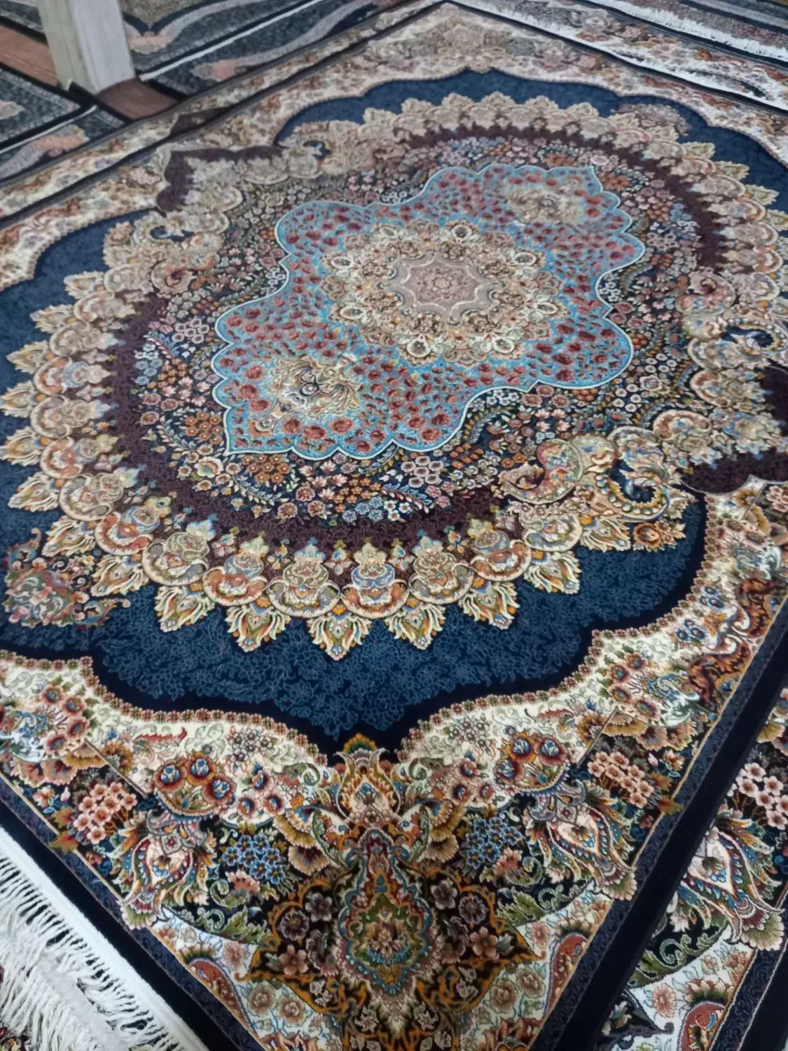 فرش۹متری ۷۰۰شانه|فرش|کوهدشت, |دیوار