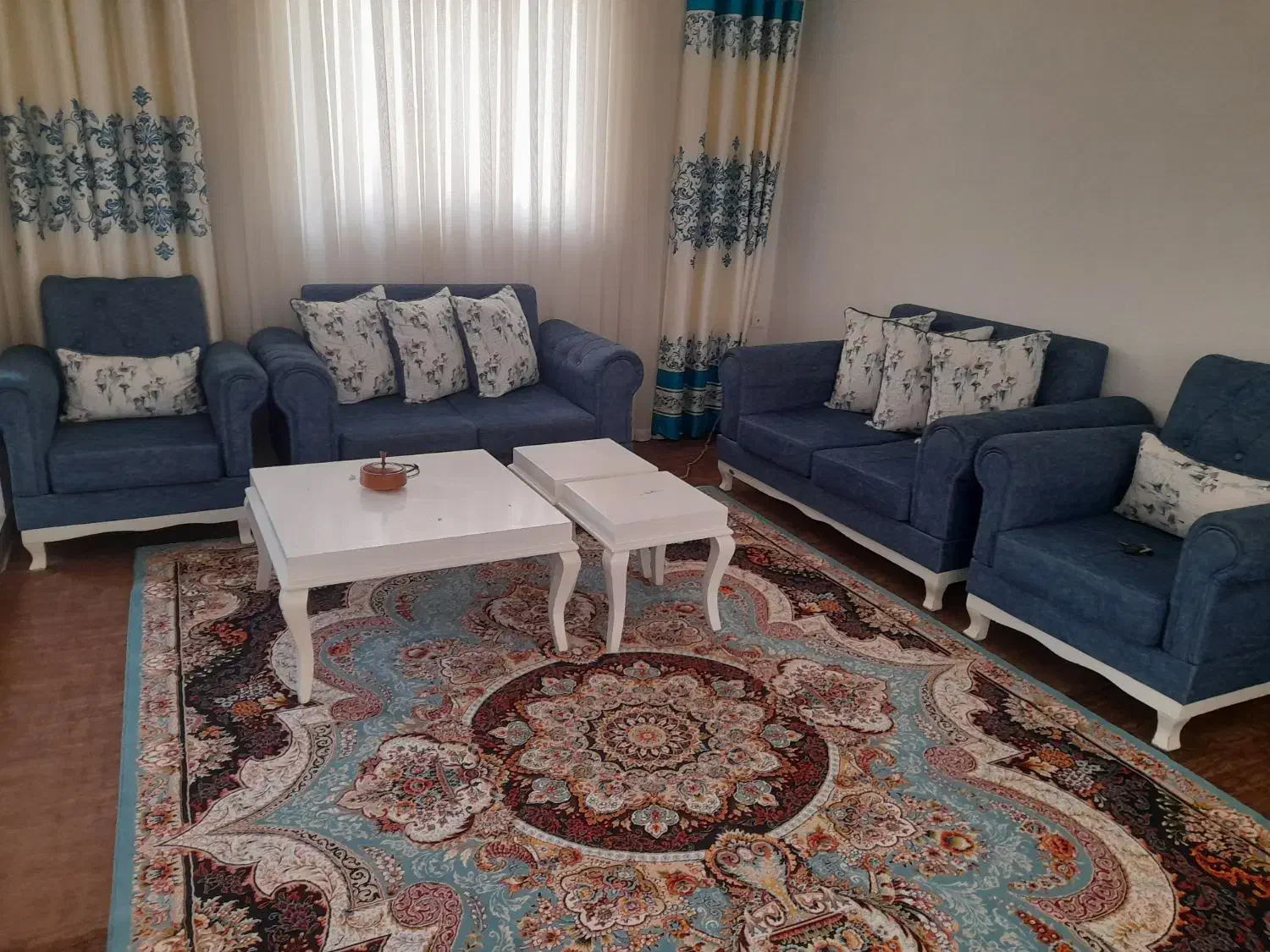 یک جفت فرش ۹ متری ۷۰۰ شانه ۲۵۵۰ تراکم|فرش|صفادشت, |دیوار