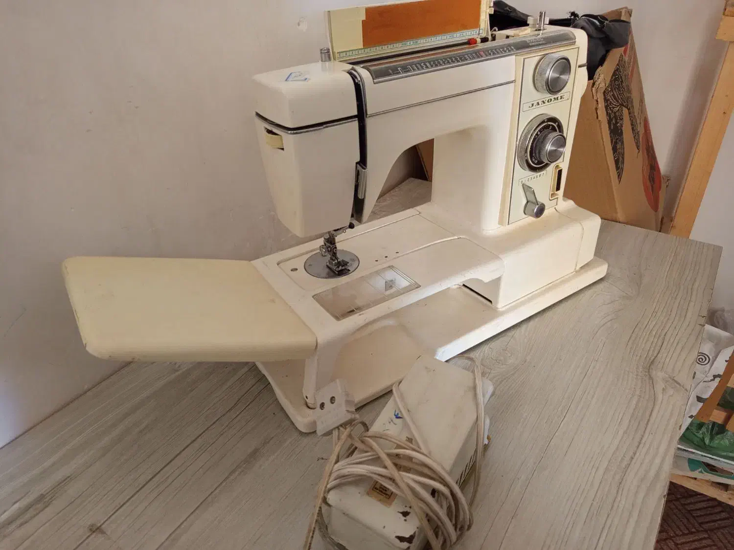 چرخ ژانومه 815|چرخ خیاطی و ریسندگی|گناباد, |دیوار