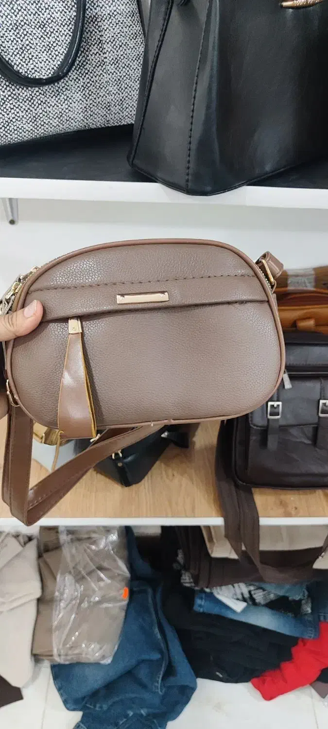 کیف|کیف، کفش، کمربند|بندر دیر, |دیوار