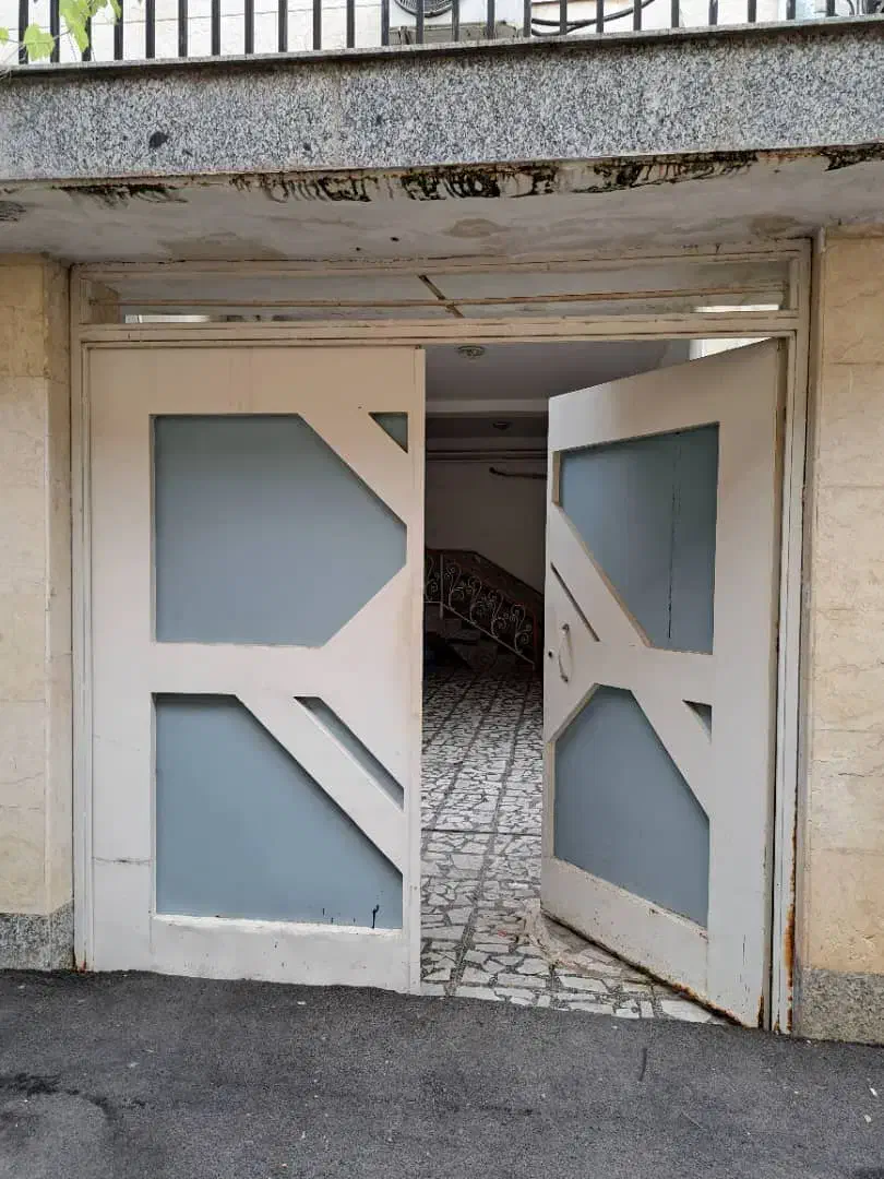 دو لنگه در وازه صنایع سنگین به حدود۳۰۰ کیلو گرم|مصالح و تجهیزات ساختمان|رشت, شالکو|دیوار