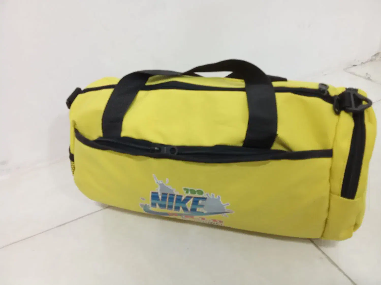 تعدادی کیف ازجمله کوله پشتی.ورزشی وارایشی|کیف، کفش، کمربند|فردیس, منظریه|دیوار