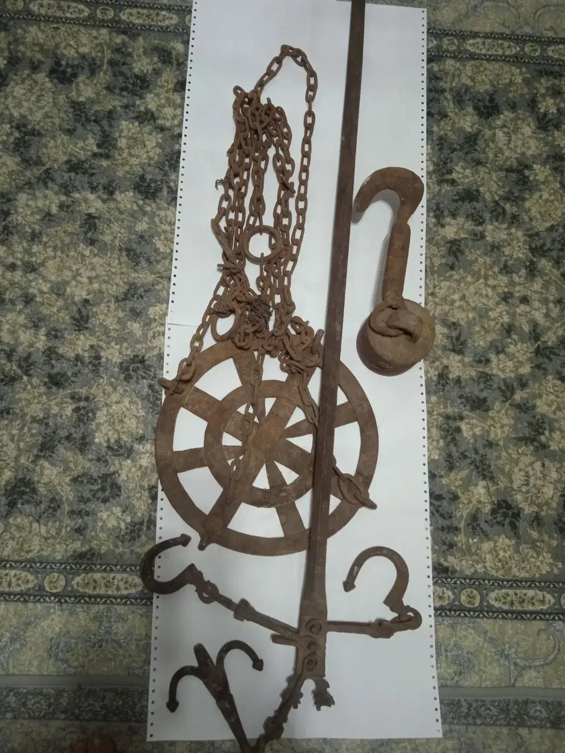 قپان قدیمی|کلکسیون اشیاء عتیقه|همدان, |دیوار