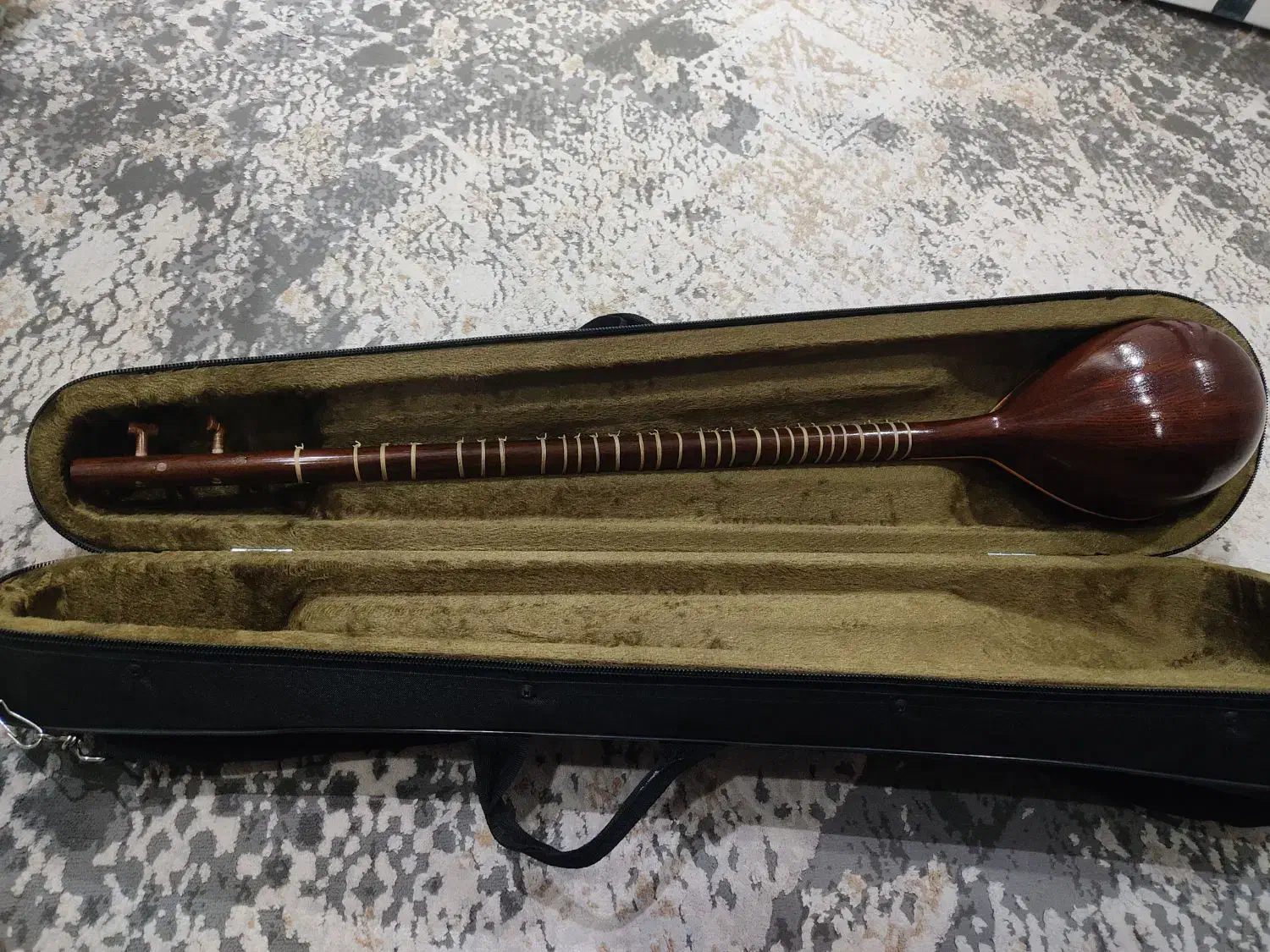 سه تار بیژن تبار|سازهای سنتی|اصفهان, سیچان|دیوار