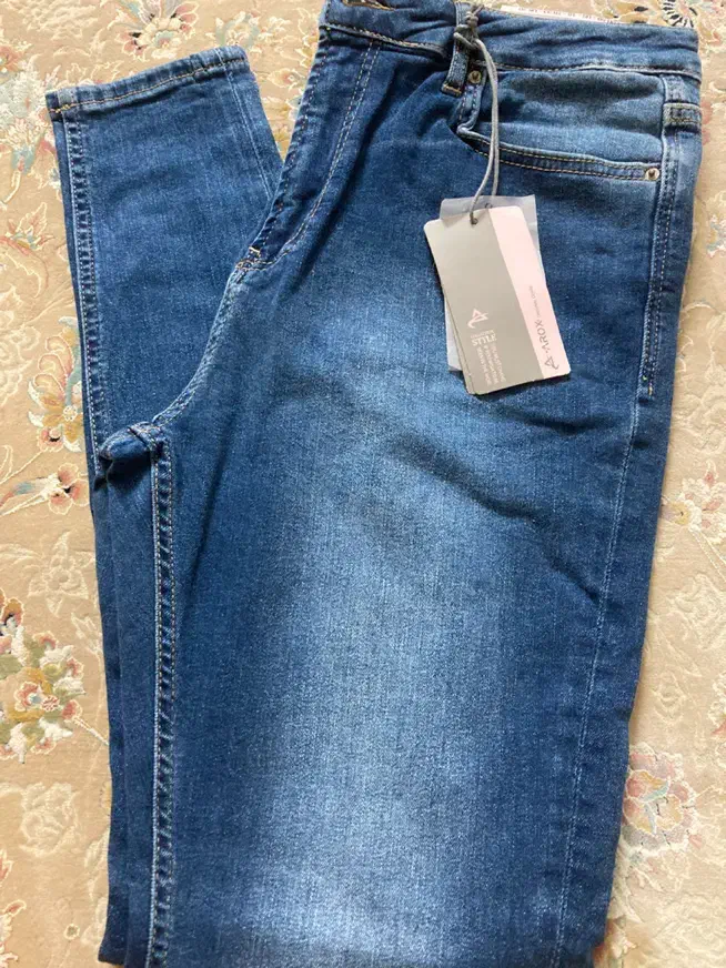 لباسهای متنوع|لباس|قم, انسجام|دیوار