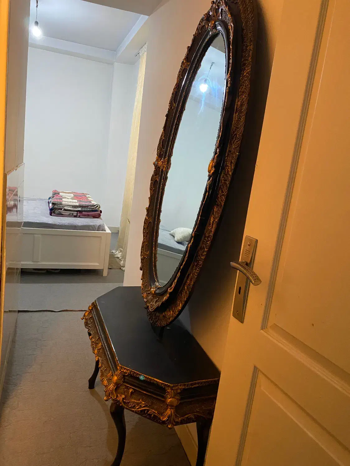 آینه|آینه|تهران, هفده شهریور|دیوار