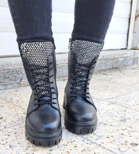 بوت نگین دار نو|کیف، کفش، کمربند|قدس, شهر‌قدس|دیوار