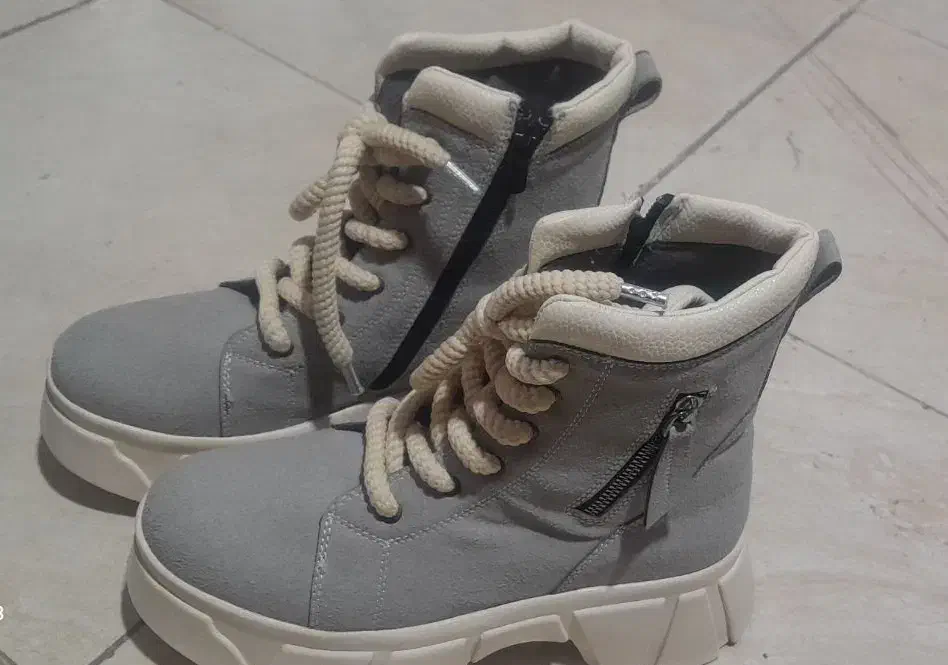 فروش پوتین|کیف، کفش، کمربند|نقده, |دیوار