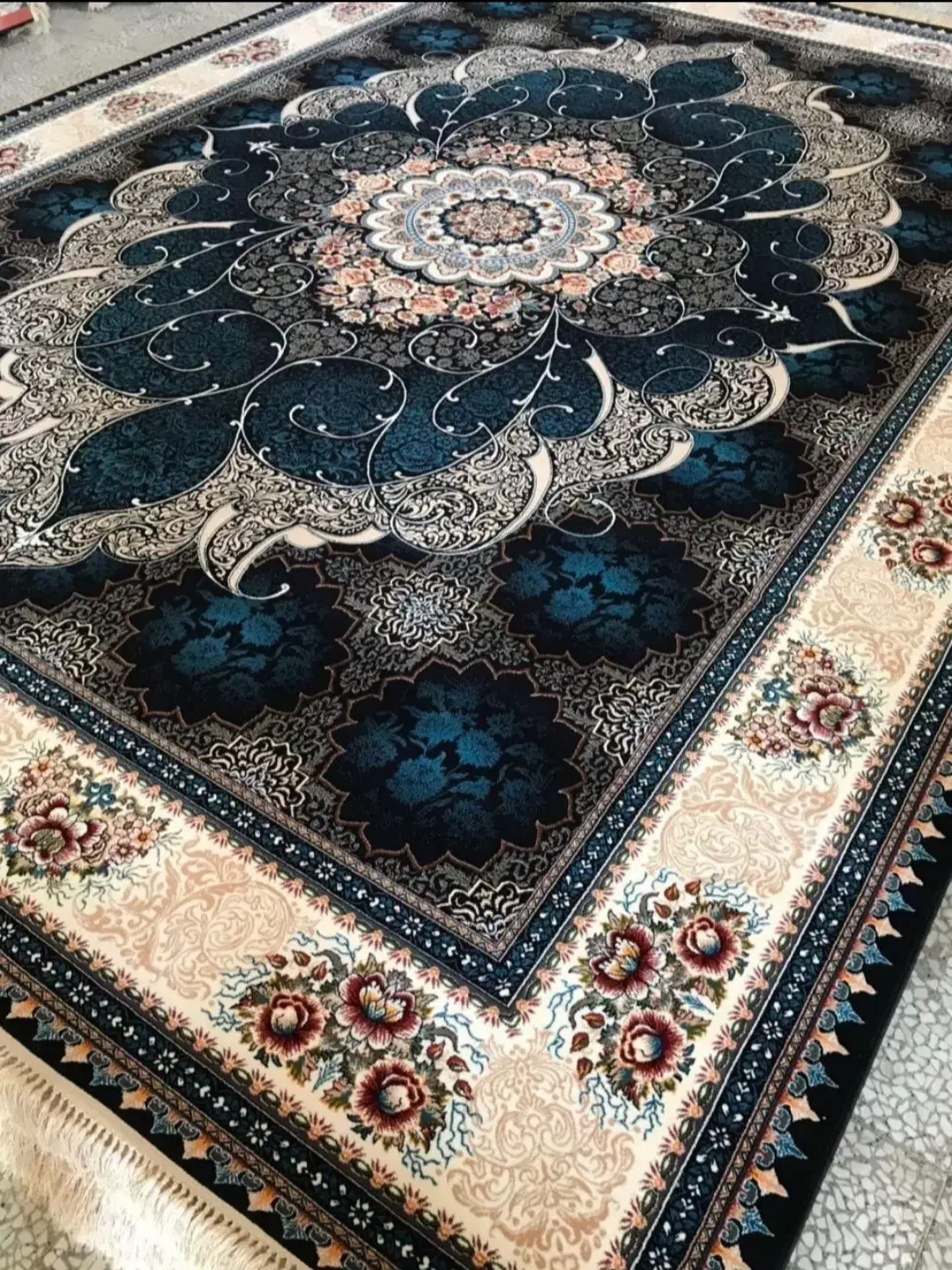 بعلت ورشکستگی کارخانه قیمت.فرش ها.واقعی می باشد+|فرش|زرند, |دیوار