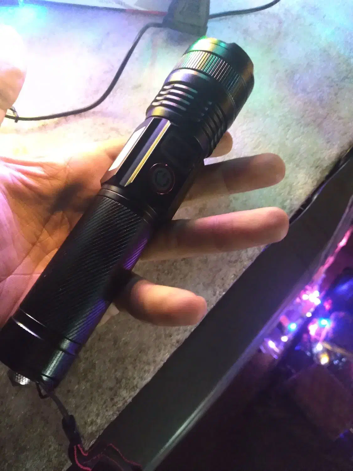 چراغ قوه بسیارقوی|کوهنوردی و کمپینگ|بابل, |دیوار