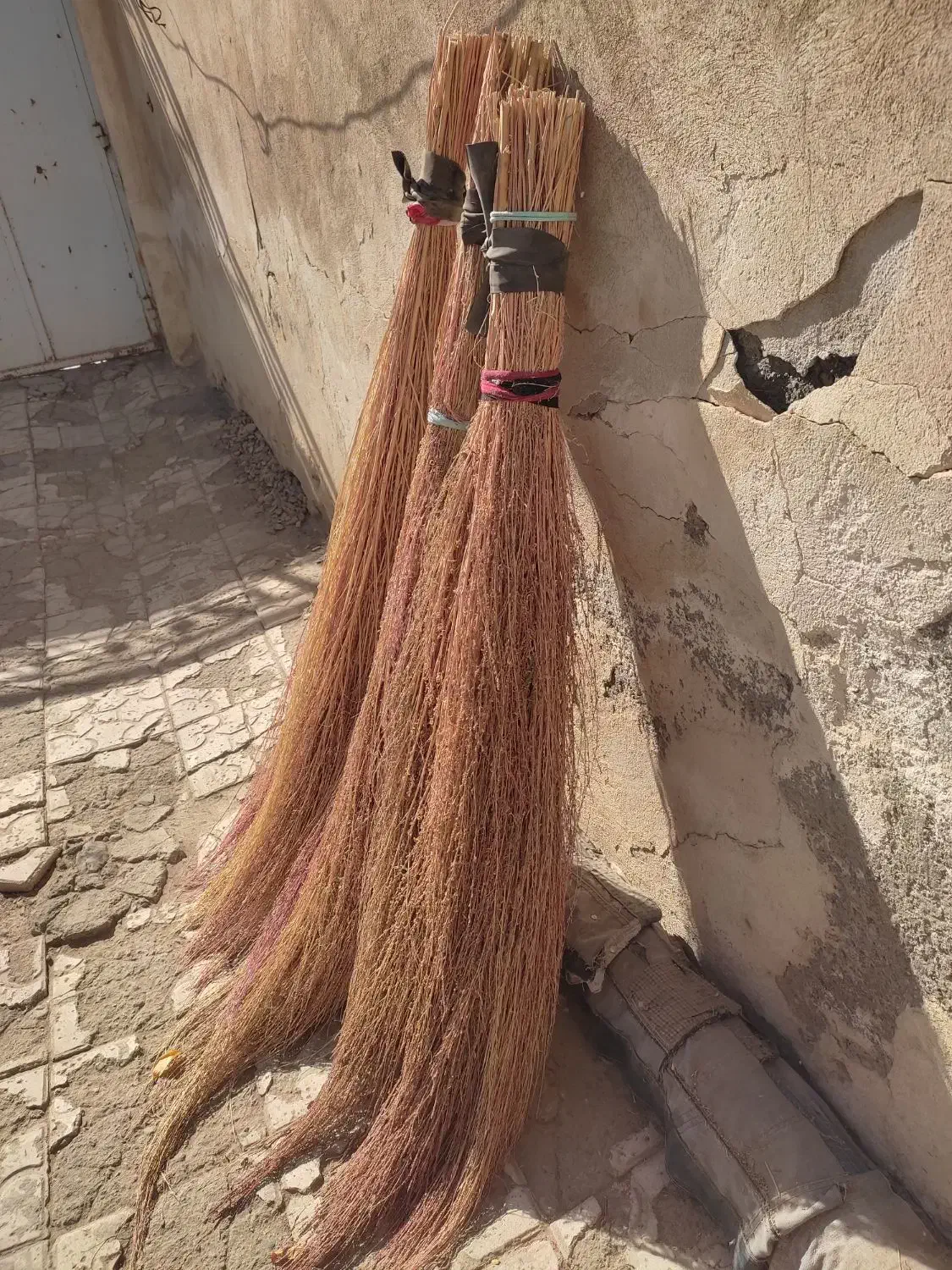 جارو محلی|لوازم نظافت|خمین, |دیوار