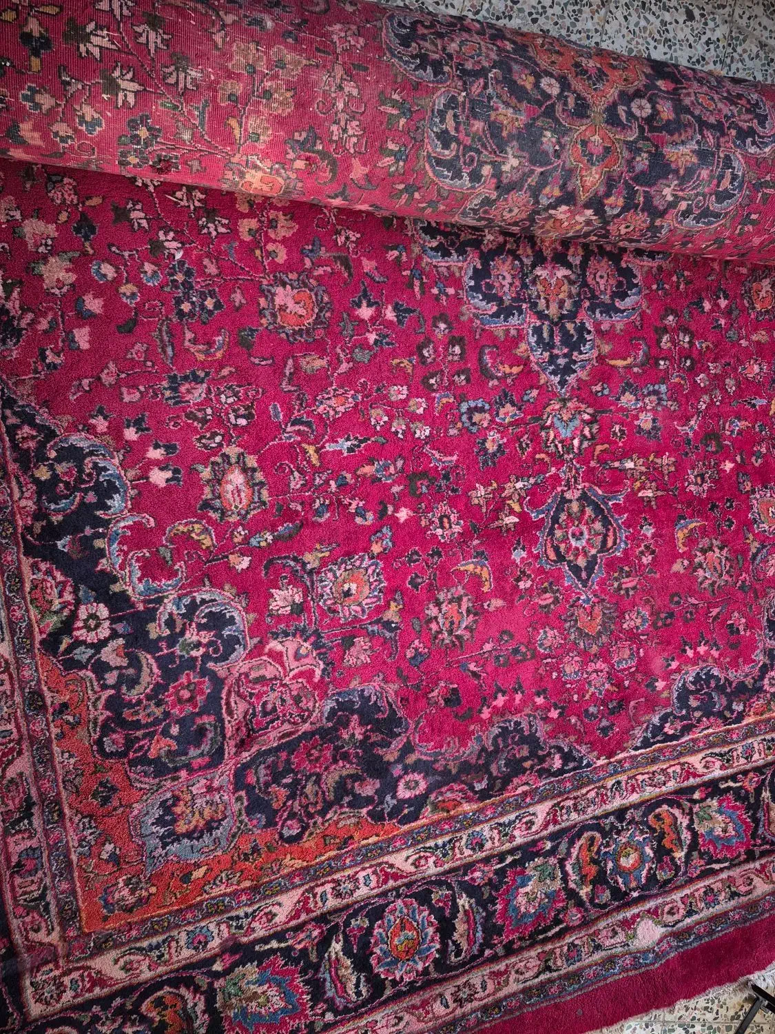 فرش دوازده متری دست باف فقط یه یکی دوجا زدگی داره|فرش|دزفول, |دیوار