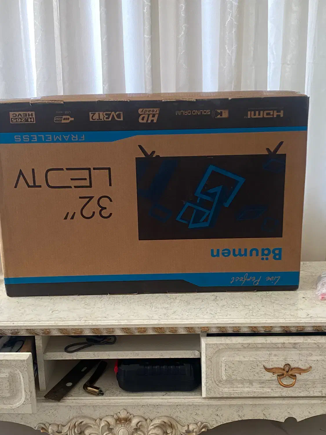 تلویزیون ۳۲|تلویزیون و پروژکتور|لاهیجان, کاروانسرابر|دیوار