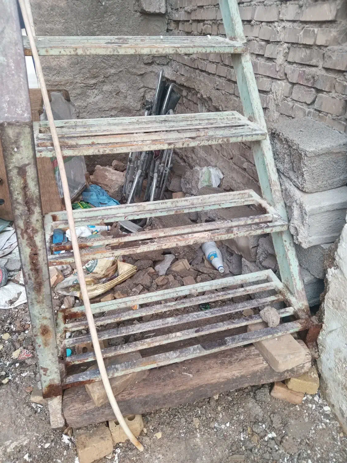 پله اهنی|ابزارآلات|کارون, |دیوار