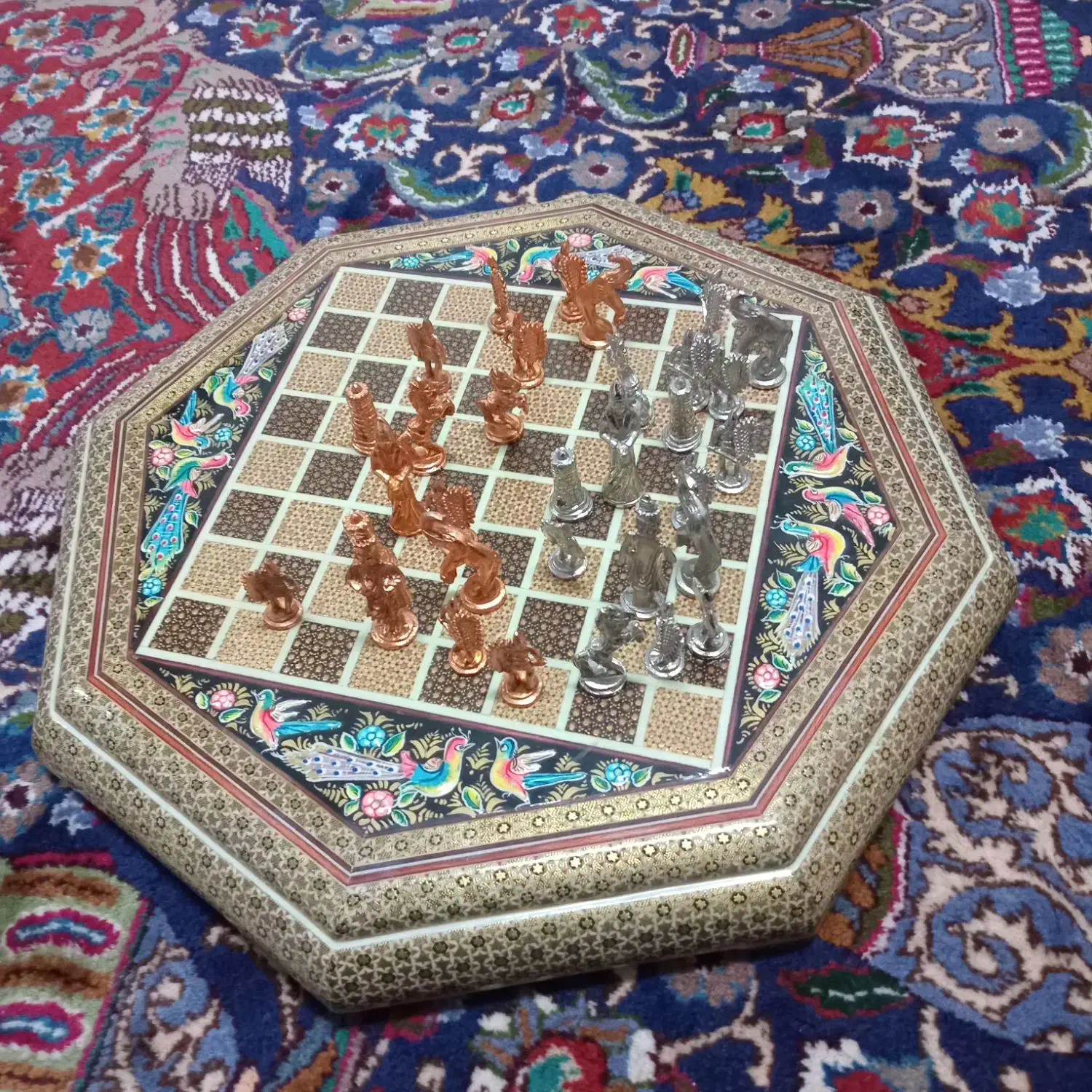 شطرنج خاتم کاری ۸ضلعی شیک بهمراه مهره های فلزی|صنایع دستی و سایر لوازم تزئینی|تهران, آذری|دیوار