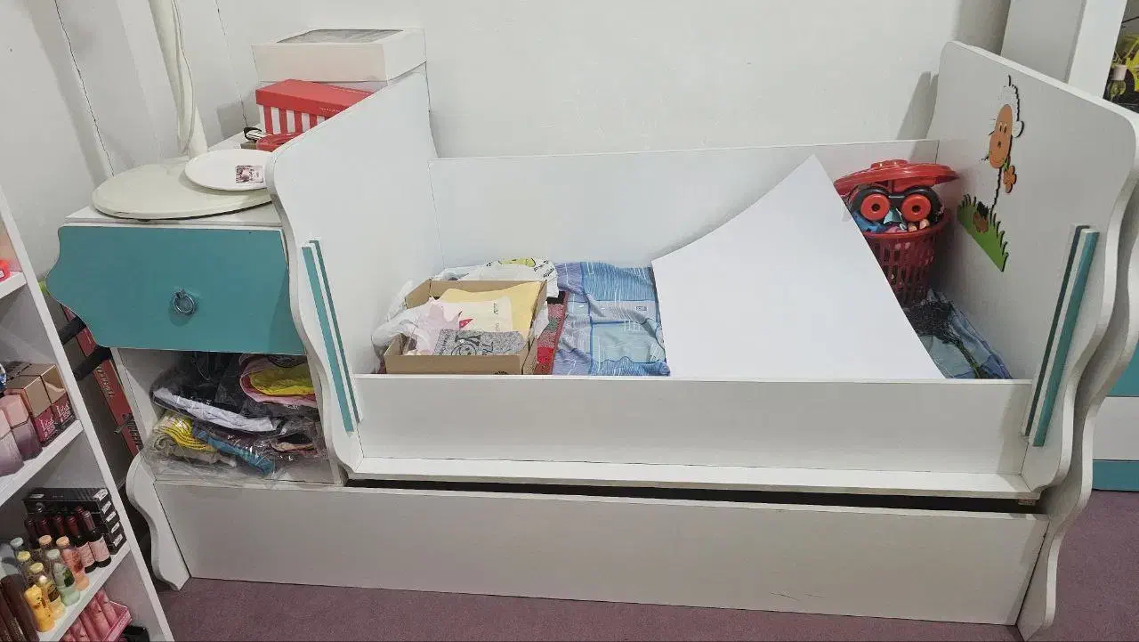 تخت نوجوان سالم و تمیز  قیمت ۵۰۰ تومان|تخت و صندلی بچه|جوادآباد, |دیوار