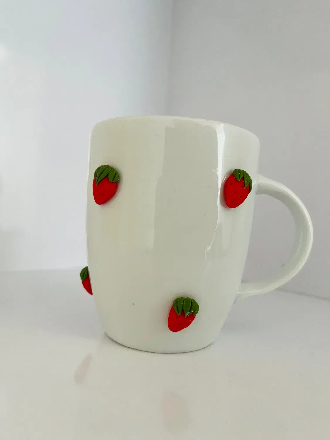 ماگ توت فرنگی برجسته|ظروف سرو و پذیرایی|ری, صفاییه (چشمه علی)|دیوار