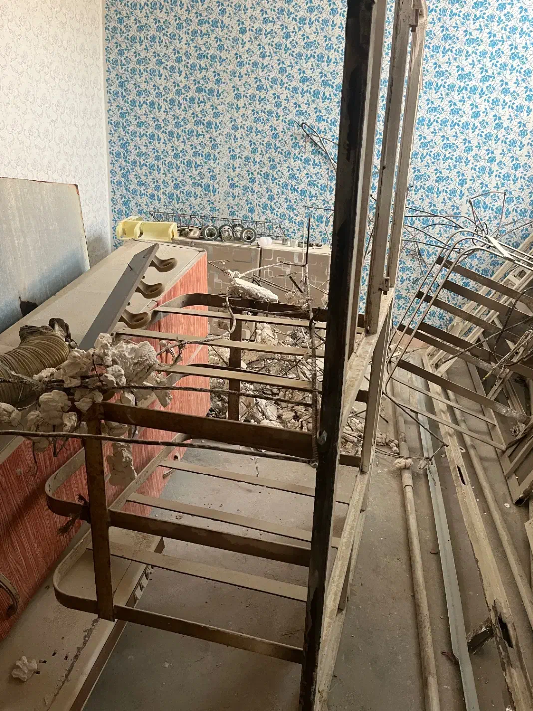 درب و پنجره فلزی دست دوم|مصالح و تجهیزات ساختمان|اهواز, منبع اب|دیوار