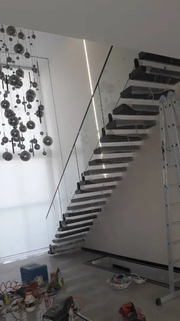 نرده شیشه ای سکوریت لمینیت راه‌پله اسپیگات|خدمات پیشه و مهارت|چهاردانگه (تهران), |دیوار