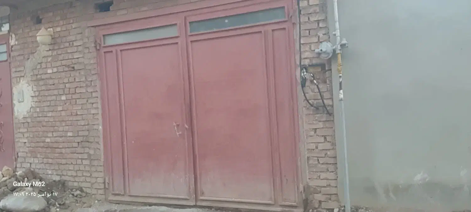 یک درب اهنی دو تایی بدون پوسیدگی سنگین|مصالح و تجهیزات ساختمان|مهاباد (آذربایجان غربی), |دیوار