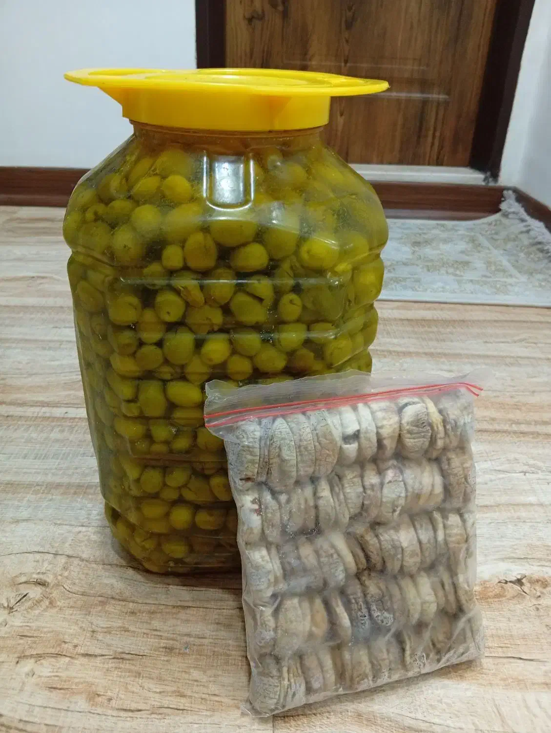 زیتون سنتی طارم و انجیر نرم گوشتی خوشمزه شیریی|خوردنی و آشامیدنی|رشت, رودبارتان|دیوار