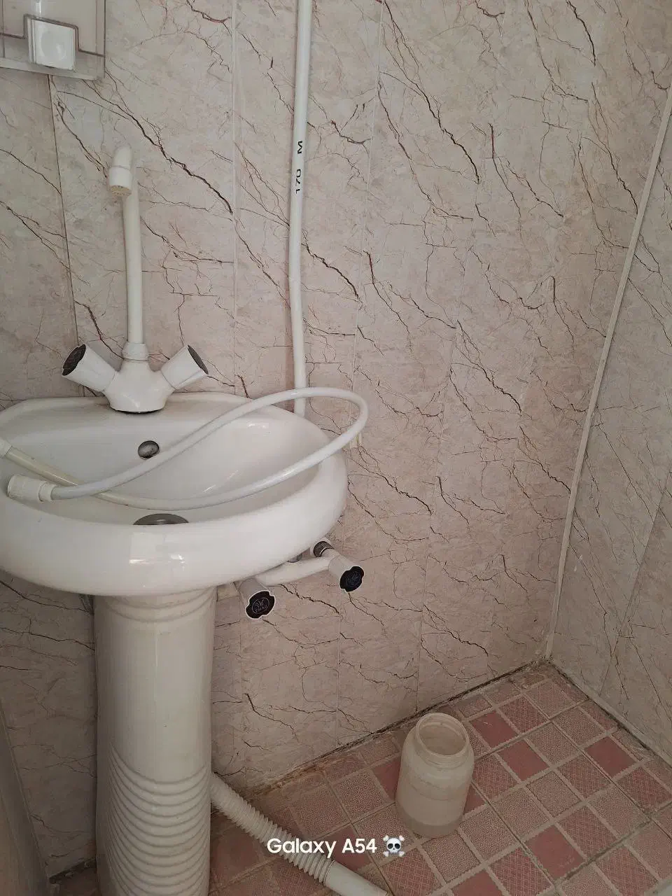 فروش یک سرویس بهداشتی کانکسی و یک کمد دیواری|لوازم سرویس بهداشتی|شهرکرد, |دیوار