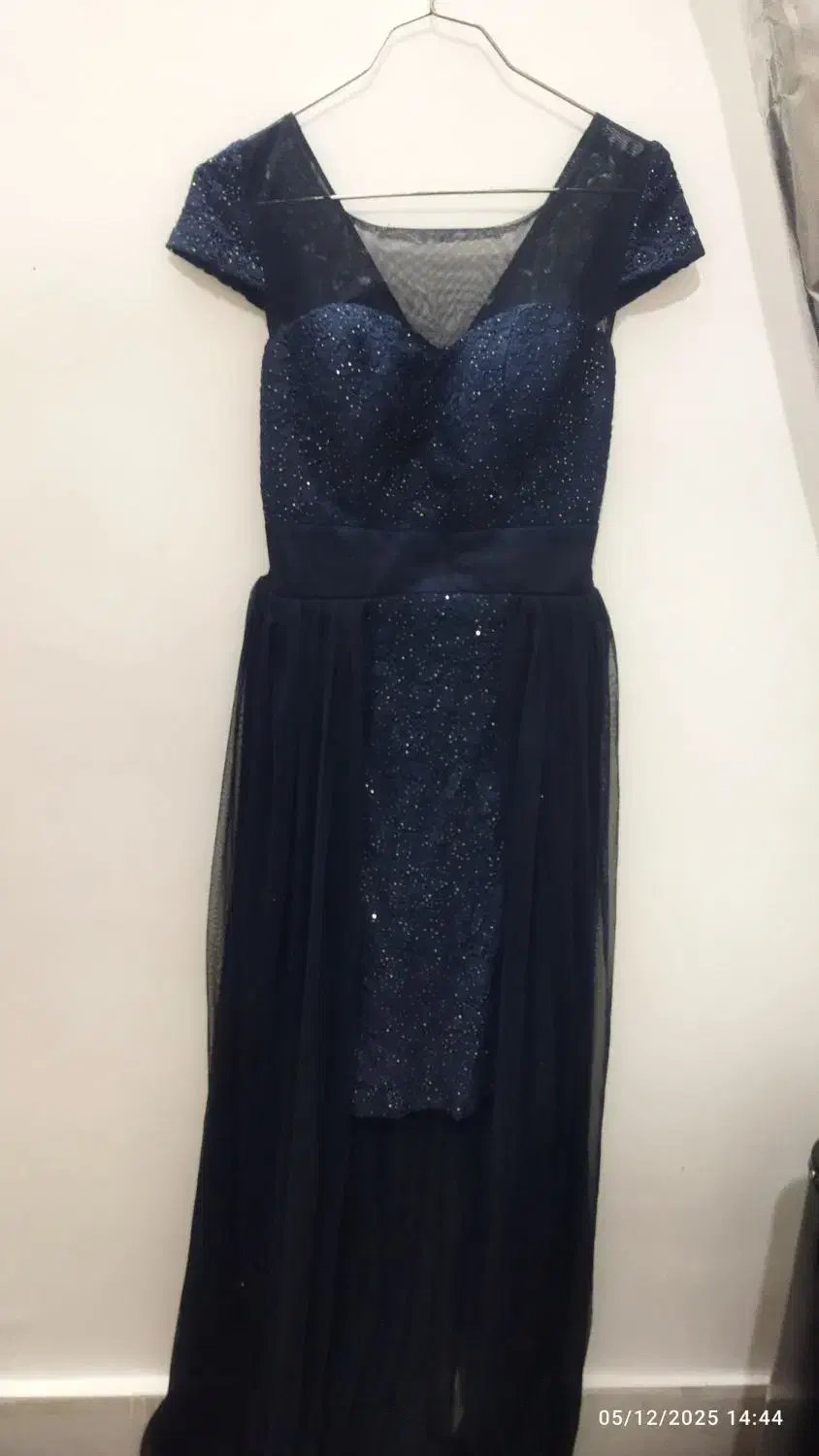 لباس مجلسی|لباس|سبزوار, قلعه‌نو دهزار|دیوار