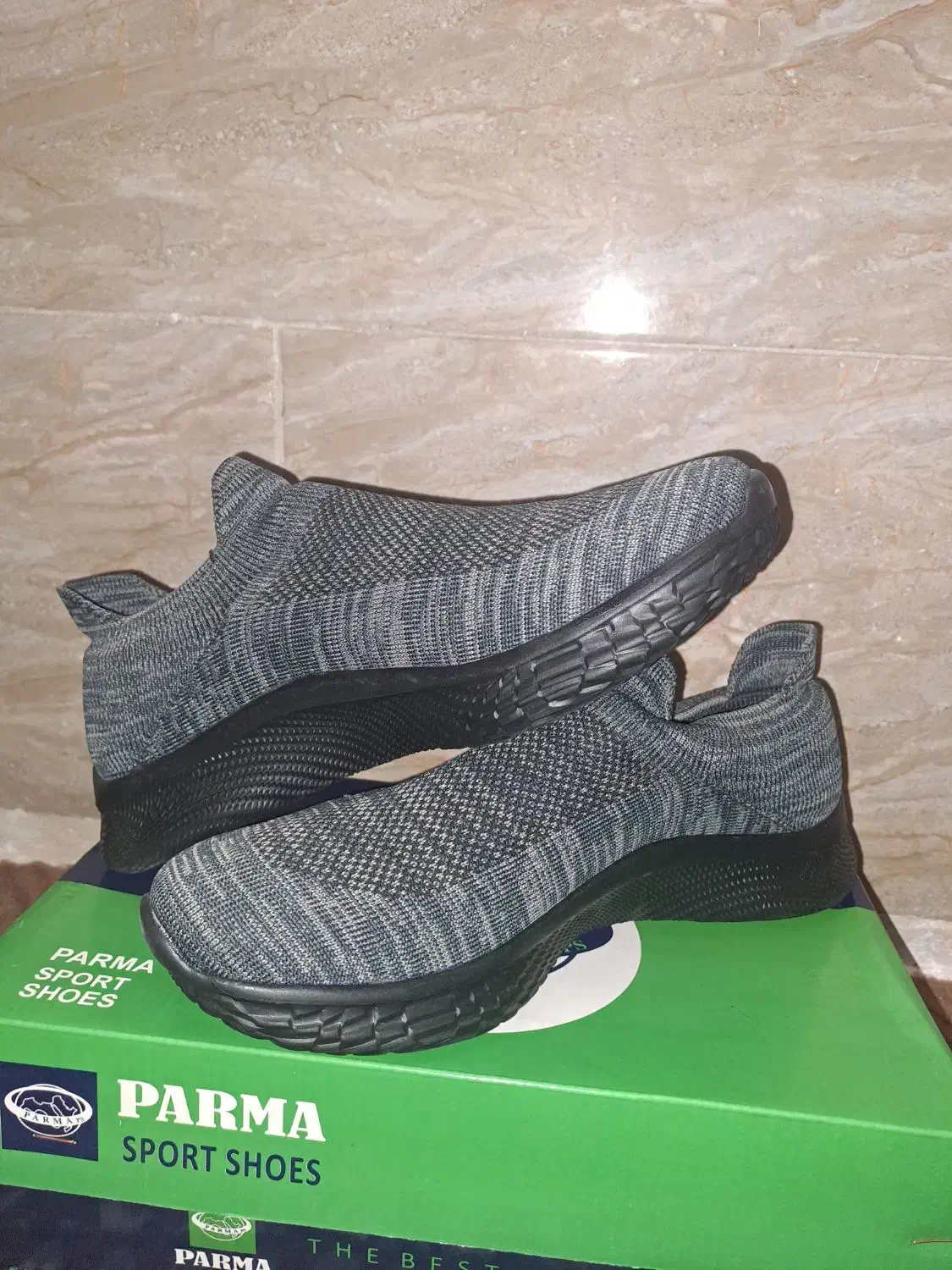 کفش اسکیچرز|کیف، کفش، کمربند|شیراز, کوشک میدان|دیوار