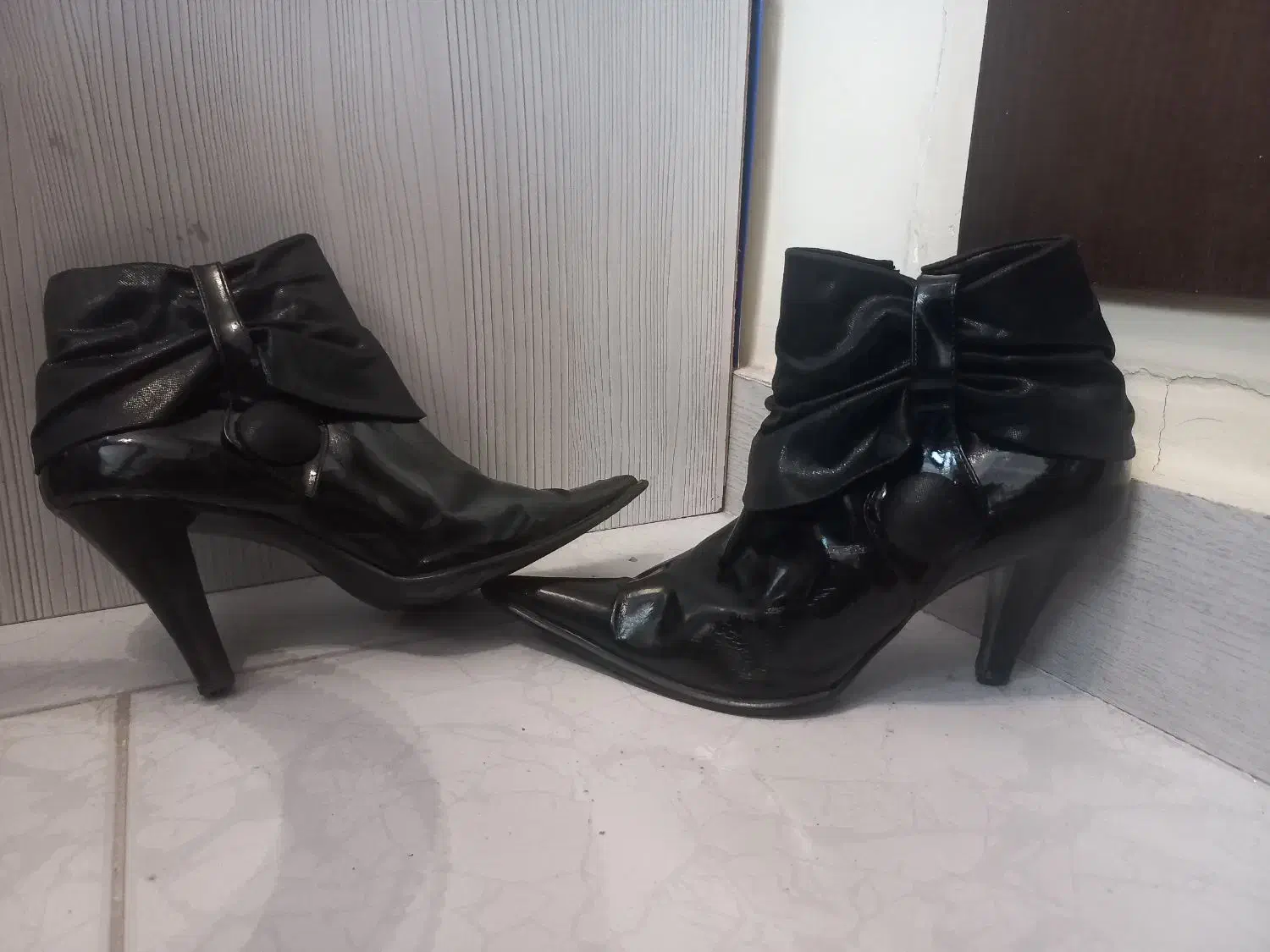 تعدادی بوت و نیم بوت درحد نو|کیف، کفش، کمربند|تهران, صد دستگاه|دیوار