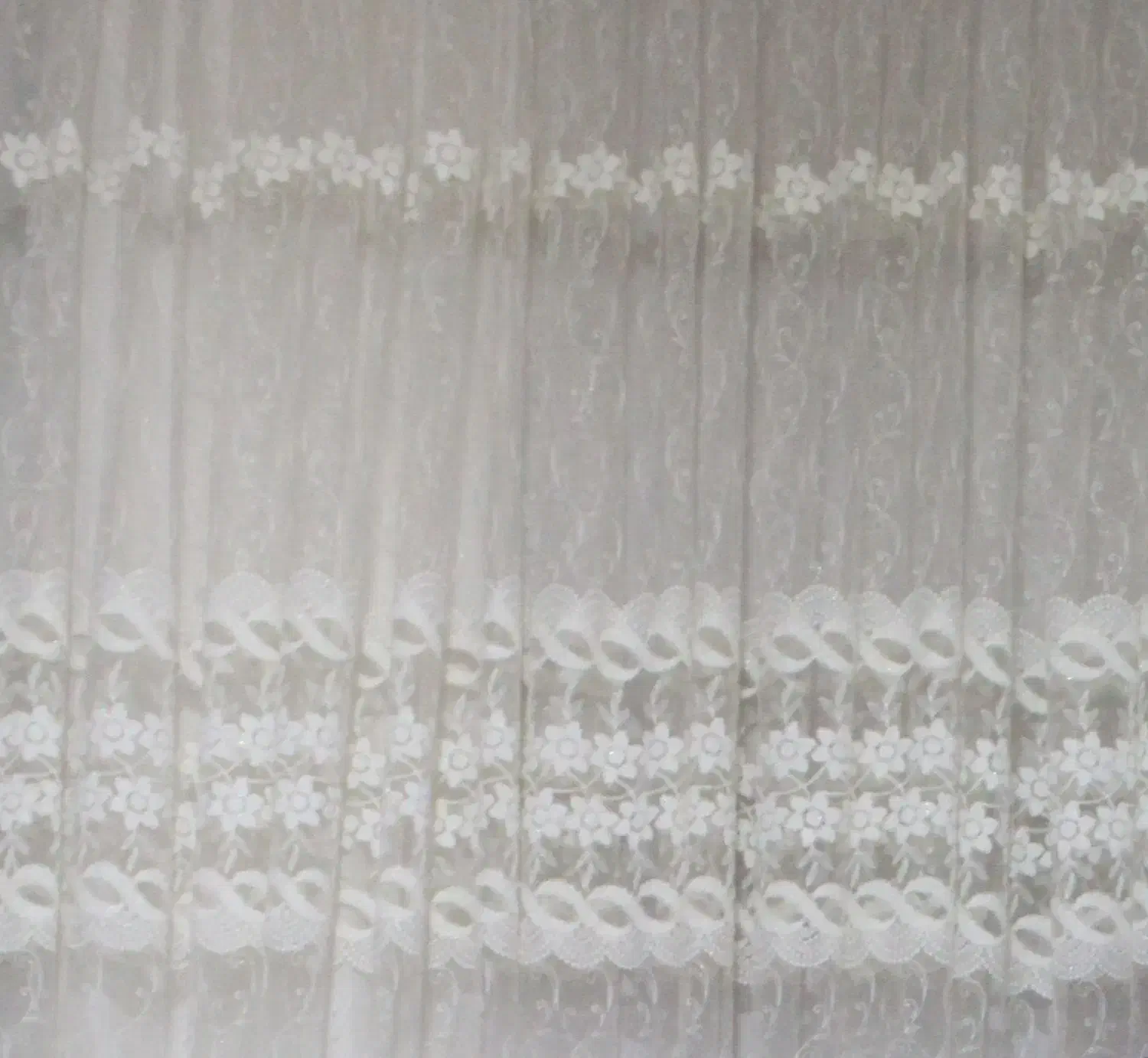 پرده نو|پرده، رانر، رومیزی|میانه, |دیوار