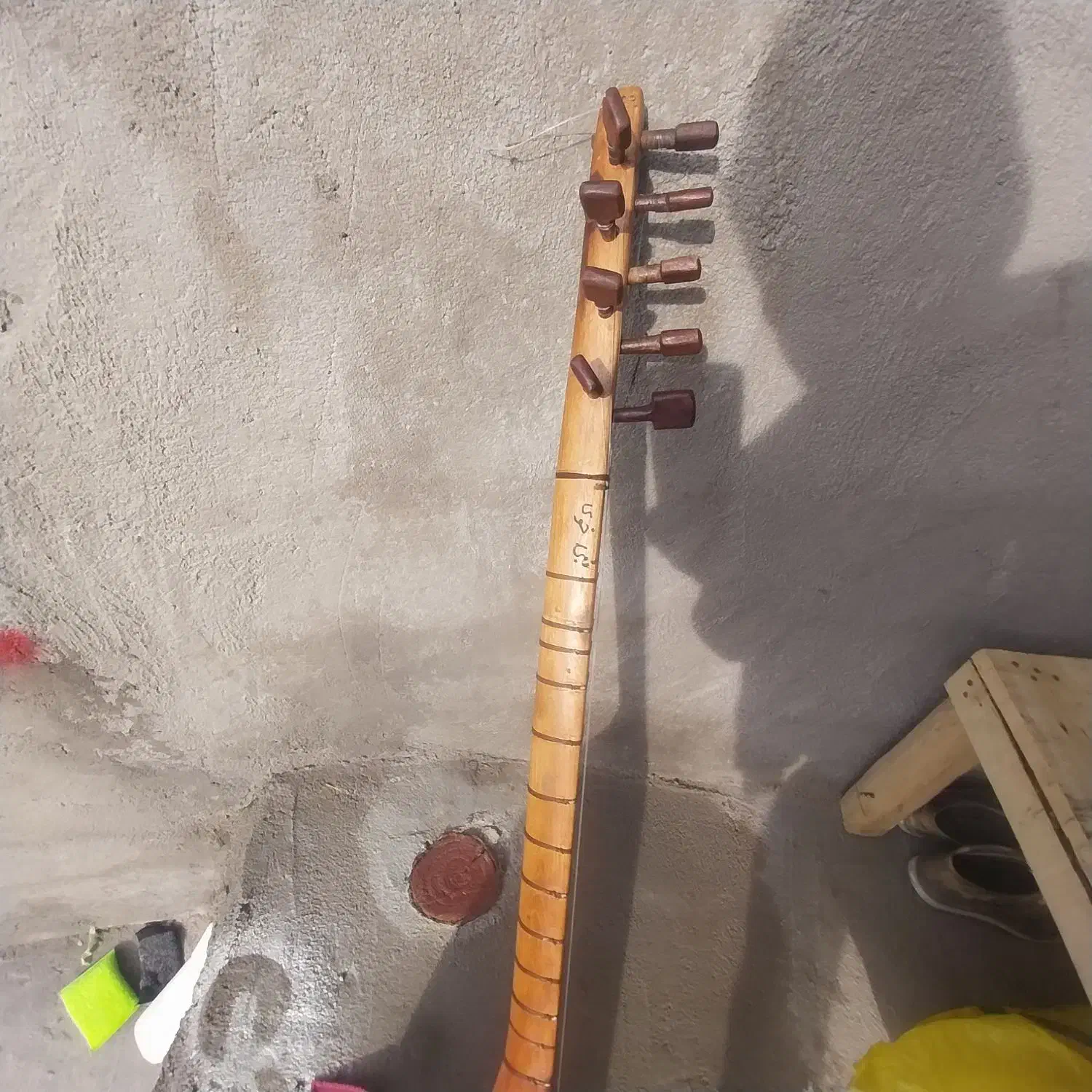 ساز قوپوز|سازهای سنتی|میانه, |دیوار