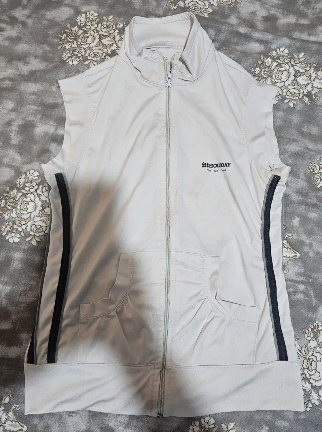 نیم تنه ورزشی|لباس|پیشوا, |دیوار