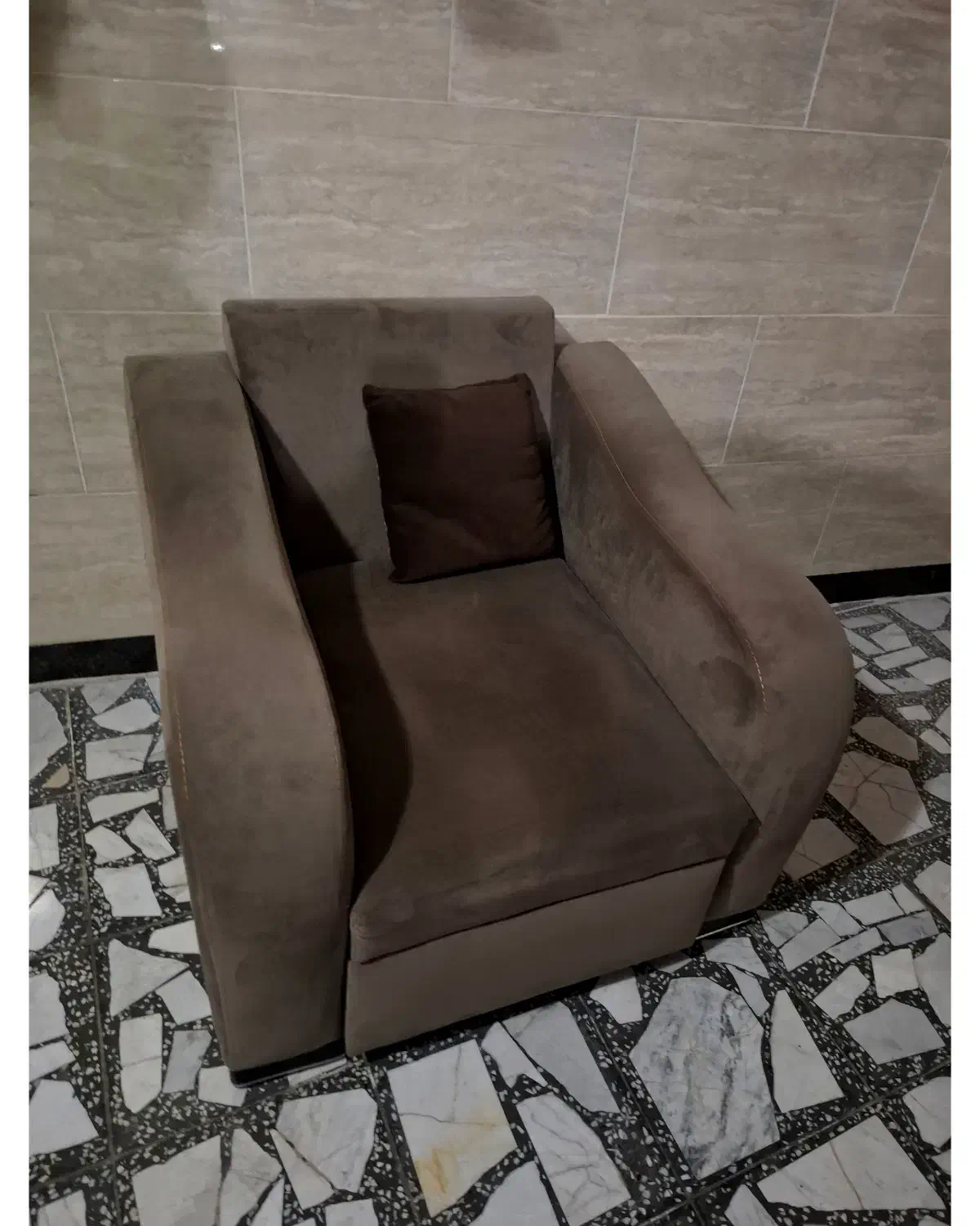 مبل تکنفره تک راحتی منزل اتاق ویلا خوابگاه دانشجو|مبلمان خانگی و میز عسلی|رشت, معلم|دیوار