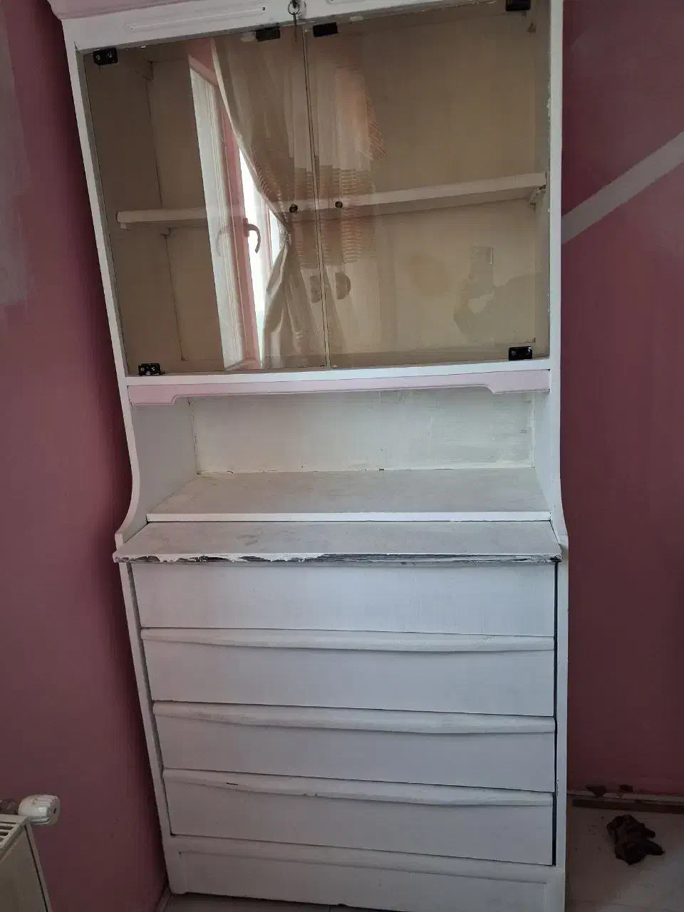 تخت فرفورژه، کمد ویترین دار و میز کار|تخت و سرویس خواب|پردیس, فاز ۱۱|دیوار