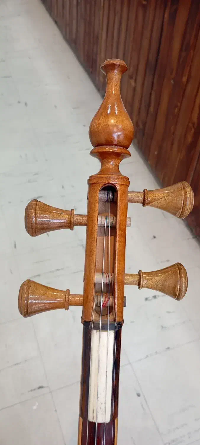 کمانچه پشت باز|سازهای سنتی|زاهدان, |دیوار