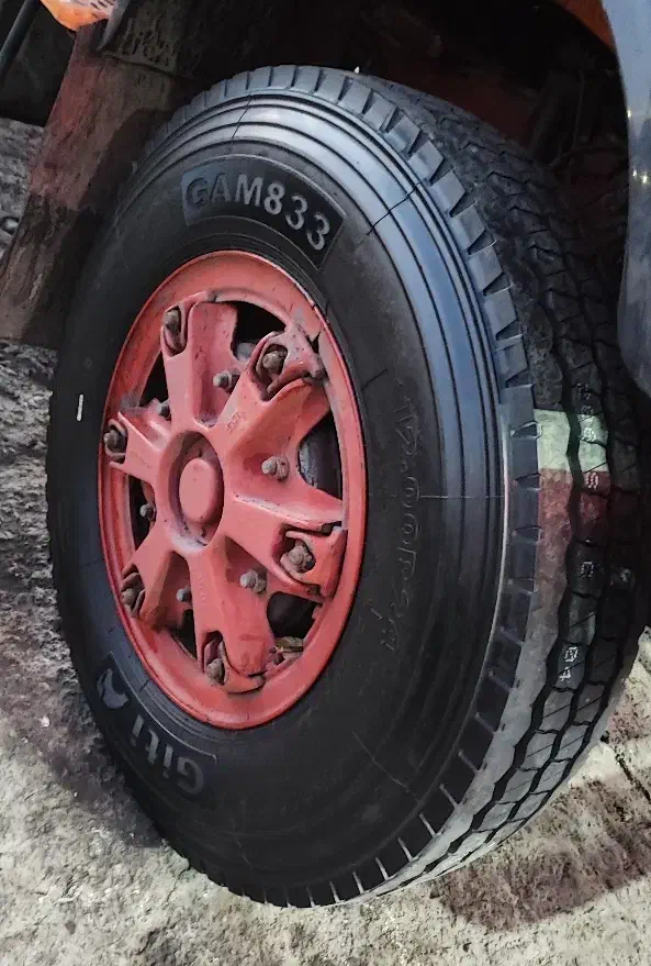 انواع رینگ و لاستیک سواری و سنگین نو و استوک|قطعات یدکی و لوازم جانبی|خرمآباد, |دیوار