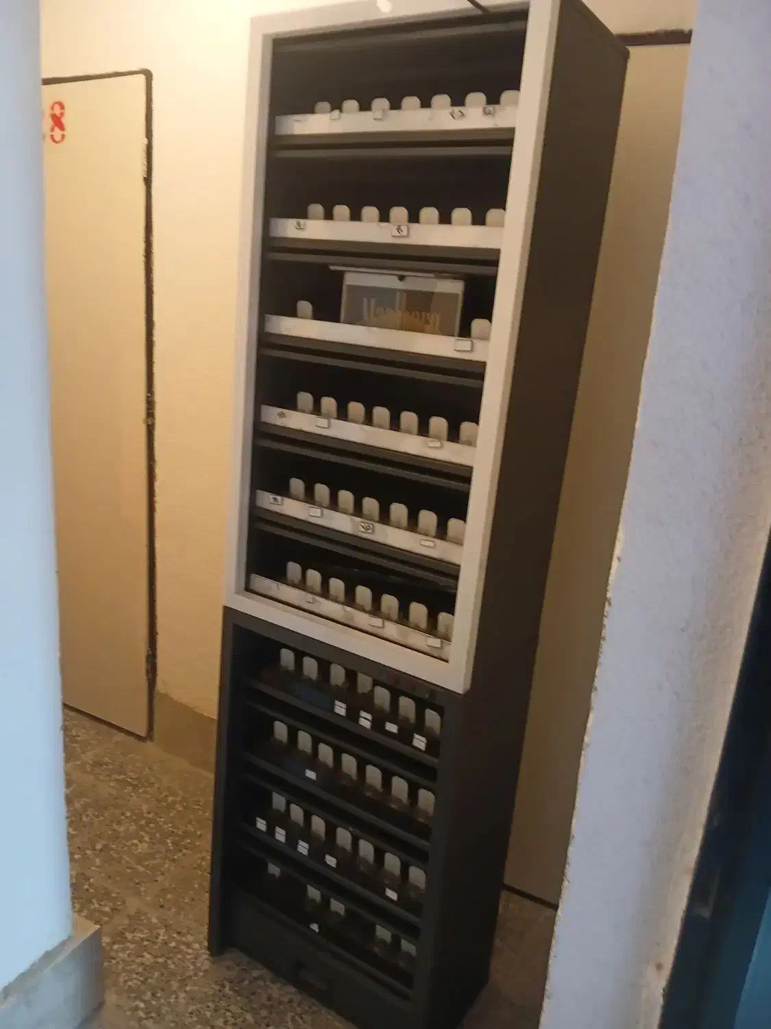 استند سیگار ایستاده نو|فروشگاه و مغازه|پردیس, فاز ۳|دیوار