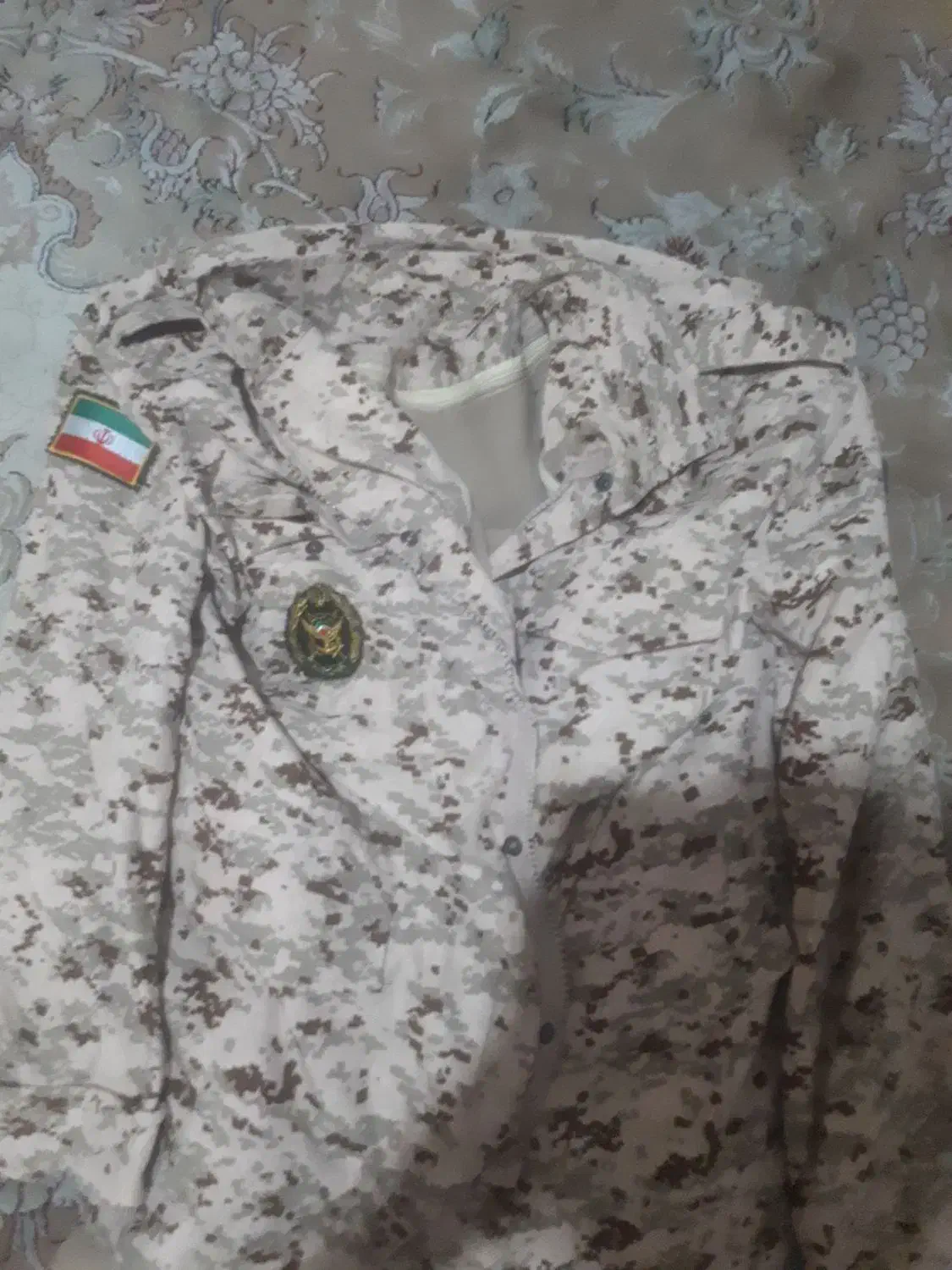 اورکت ارتش|لباس|تهران, دستغیب|دیوار