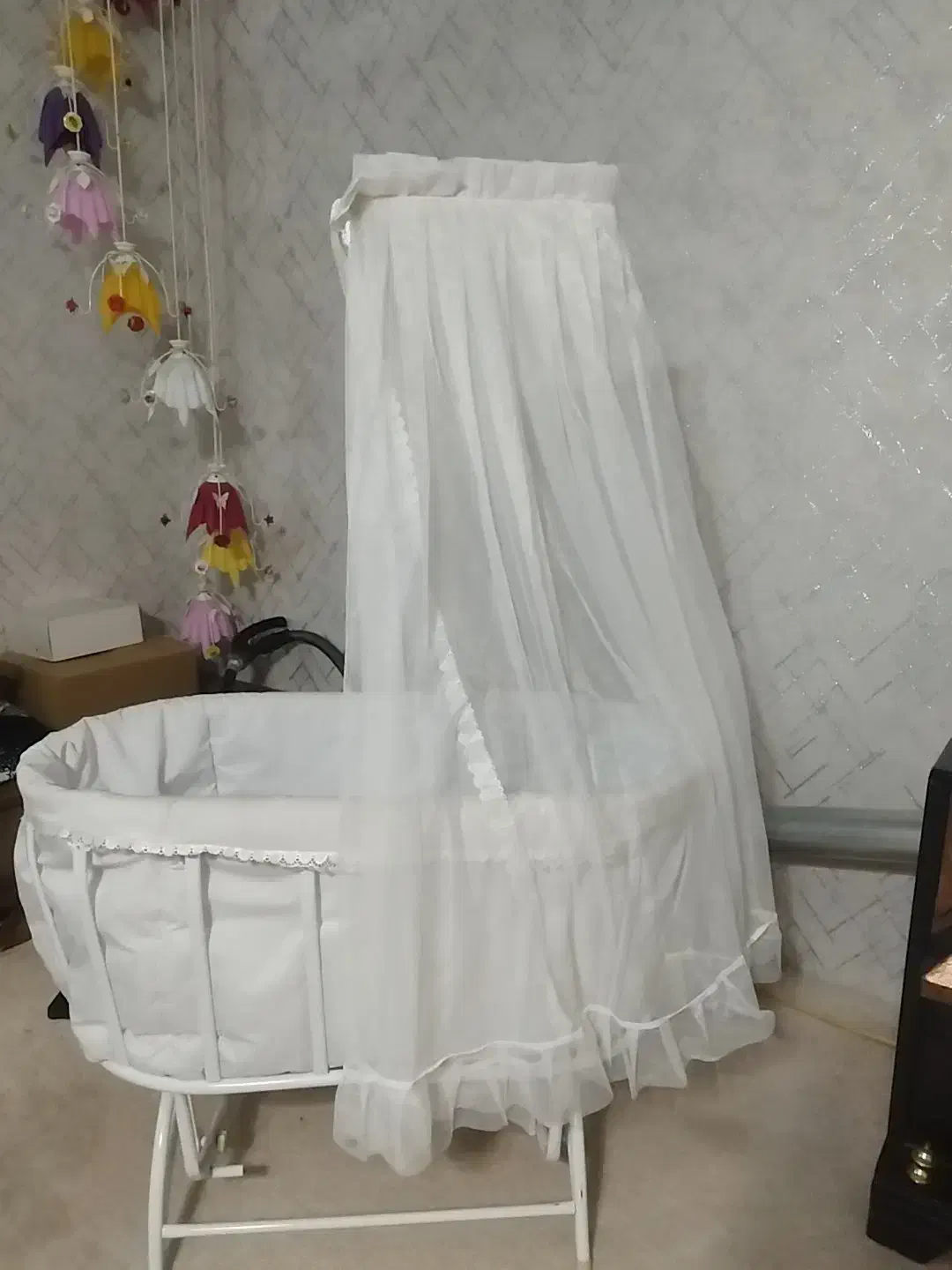 تخت نوزاد درحدنو(شهریار. وحیدیه)|تخت و صندلی بچه|وحیدیه, |دیوار