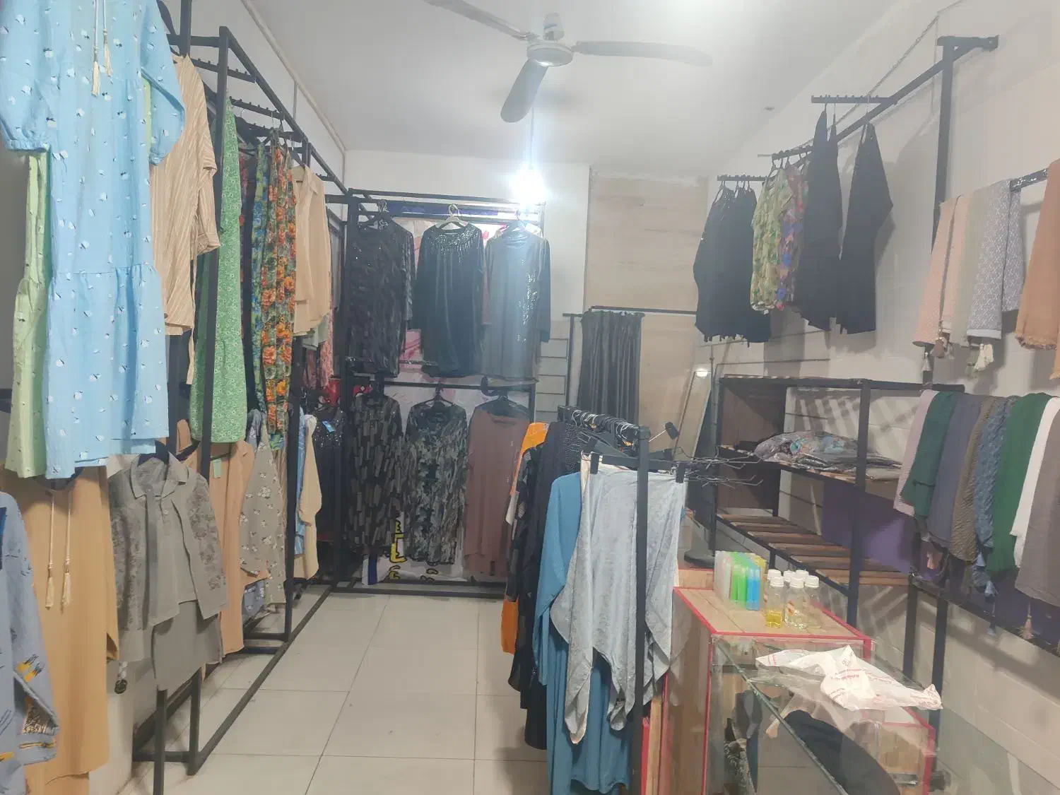 مغازه لباس فروشی در فارسان|لباس|فارسان, |دیوار