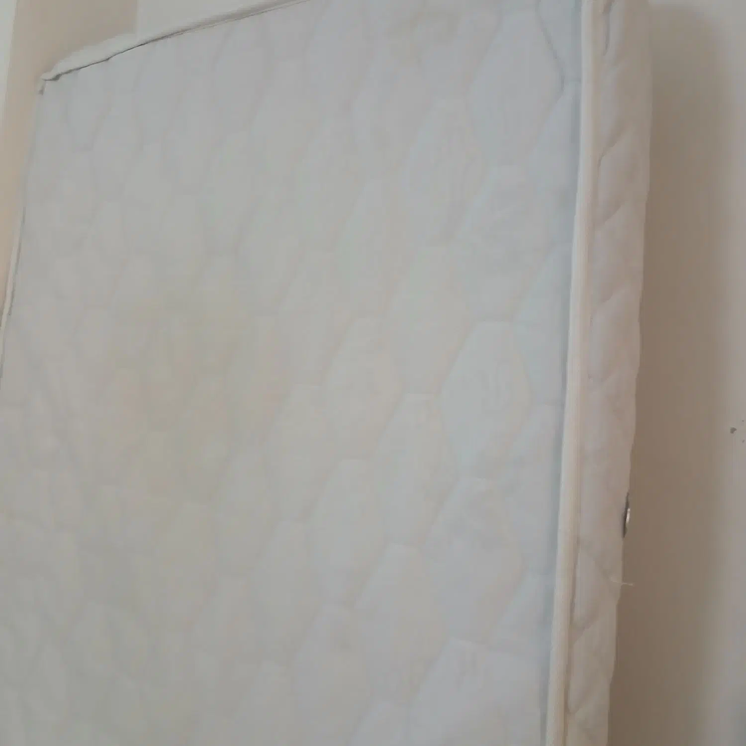 تشک یکنفره|تشک تختخواب|فولادشهر, مسکن مهر فولادشهر|دیوار