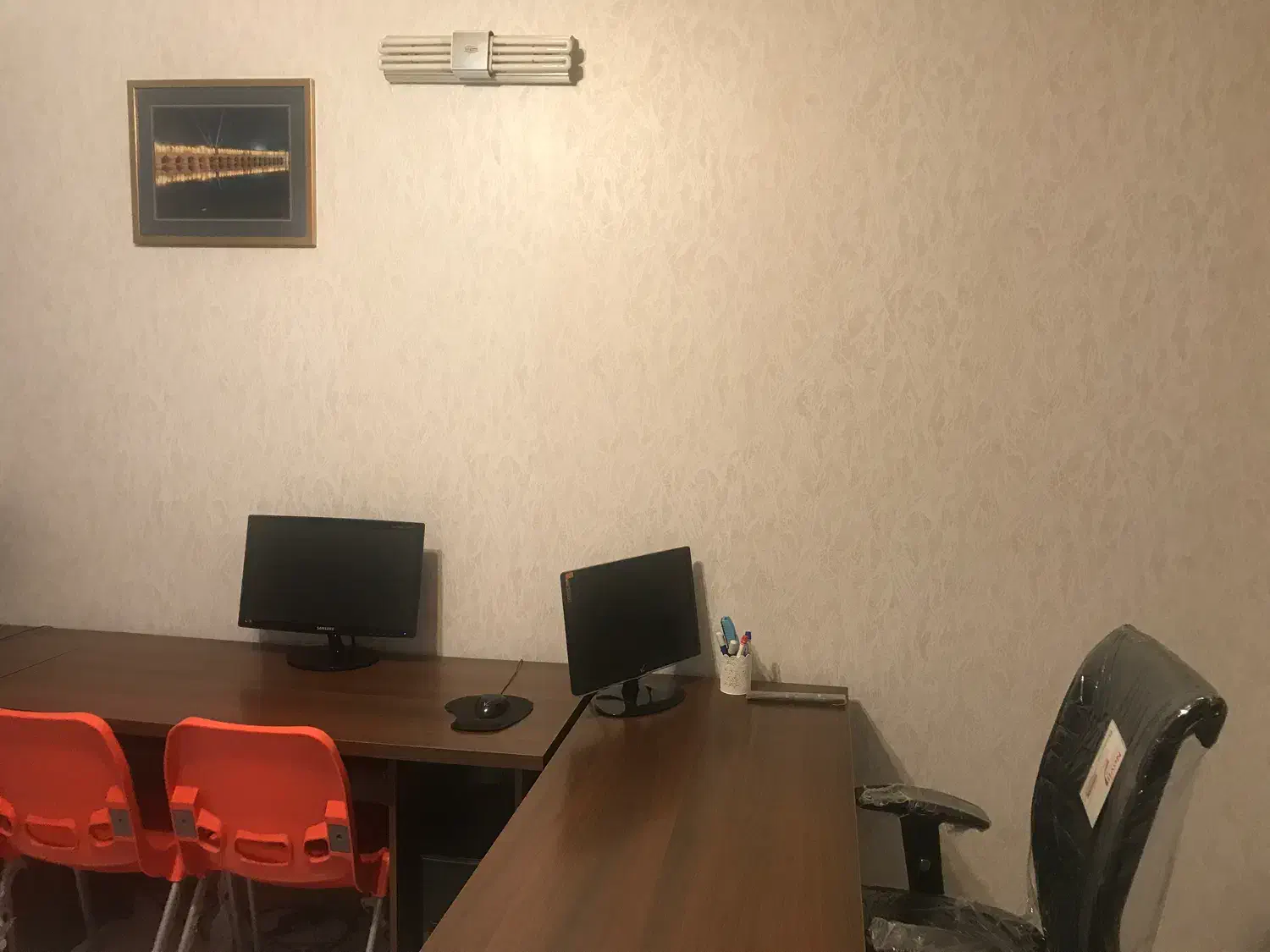 آپارتمان ۱۰۰ متری واقع در طبقه دوم|اجارهٔ کوتاهمدت دفتر کار و فضای آموزشی|اصفهان, حسینآباد|دیوار